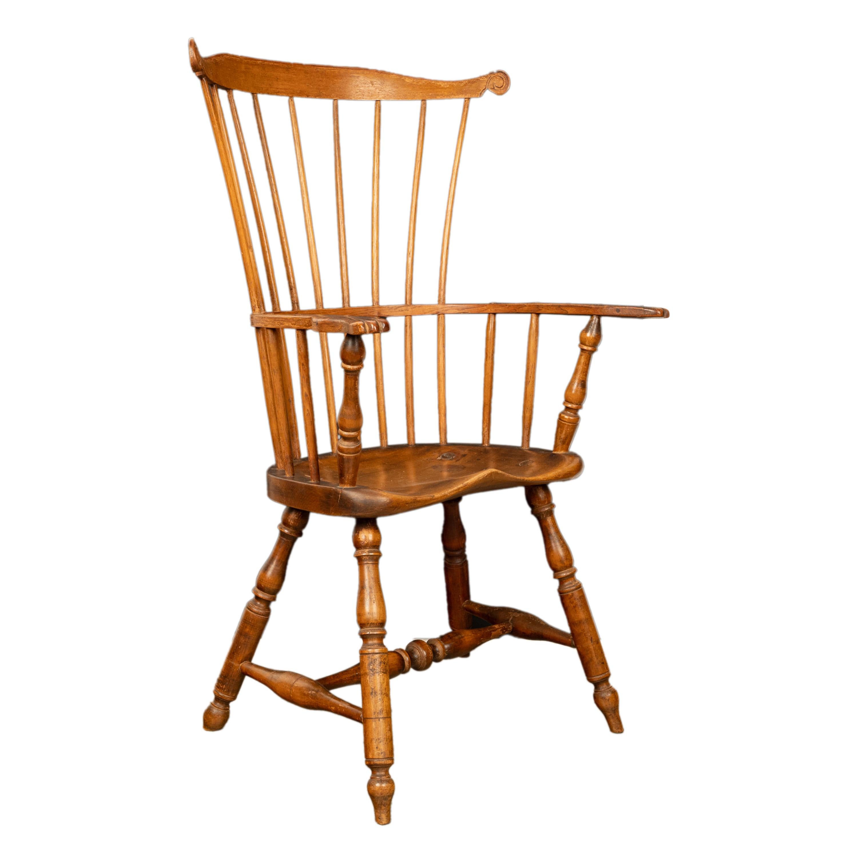 Sculpté Ancienne chaise à accoudoir Windsor en érable à dossier en éventail du 18e siècle américain de la Nouvelle-Angleterre 1780 en vente