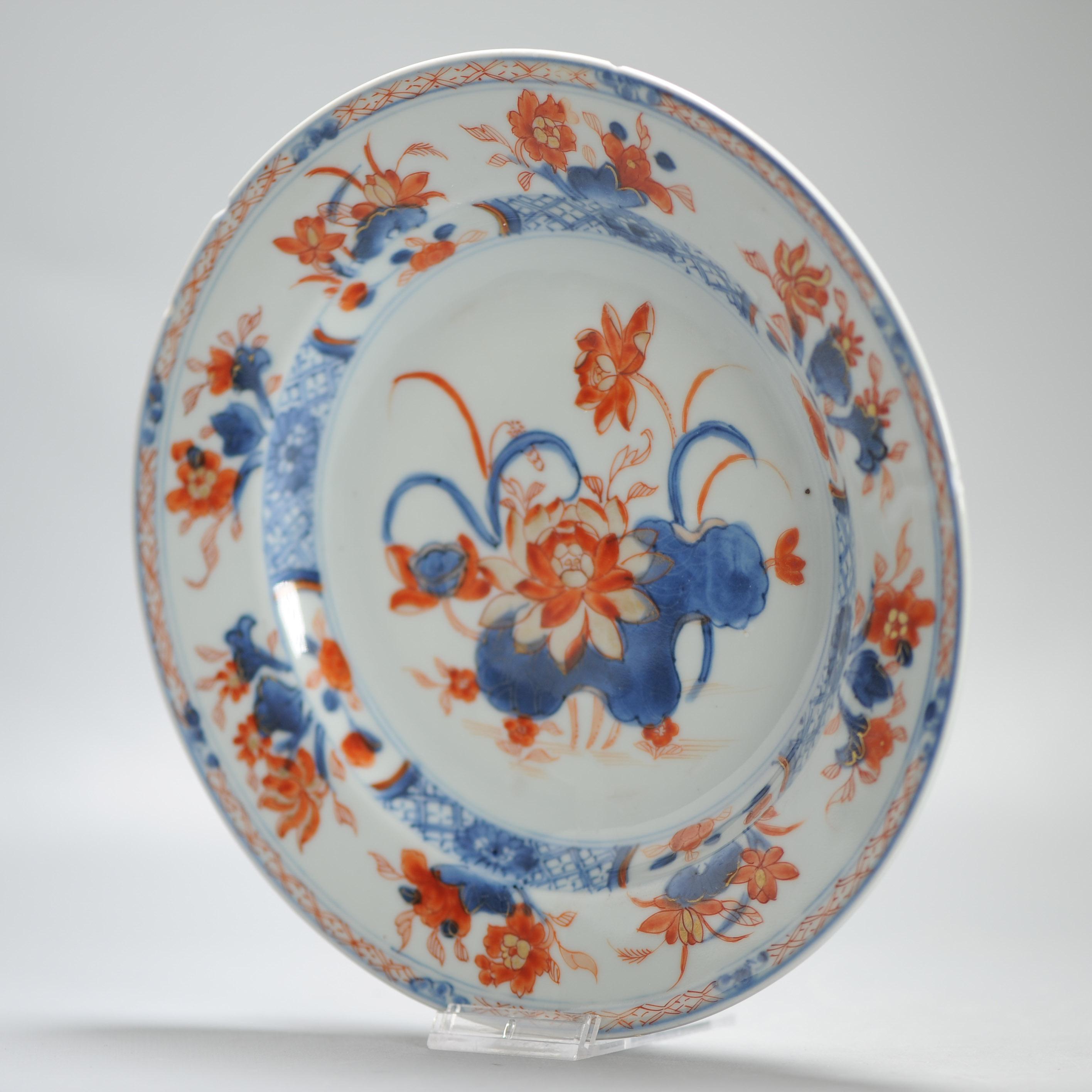 Antique 18th century Antique Kangxi Yongzheng Chinese Porcelain Imari Plate In Good Condition For Sale In Amsterdam, Noord Holland