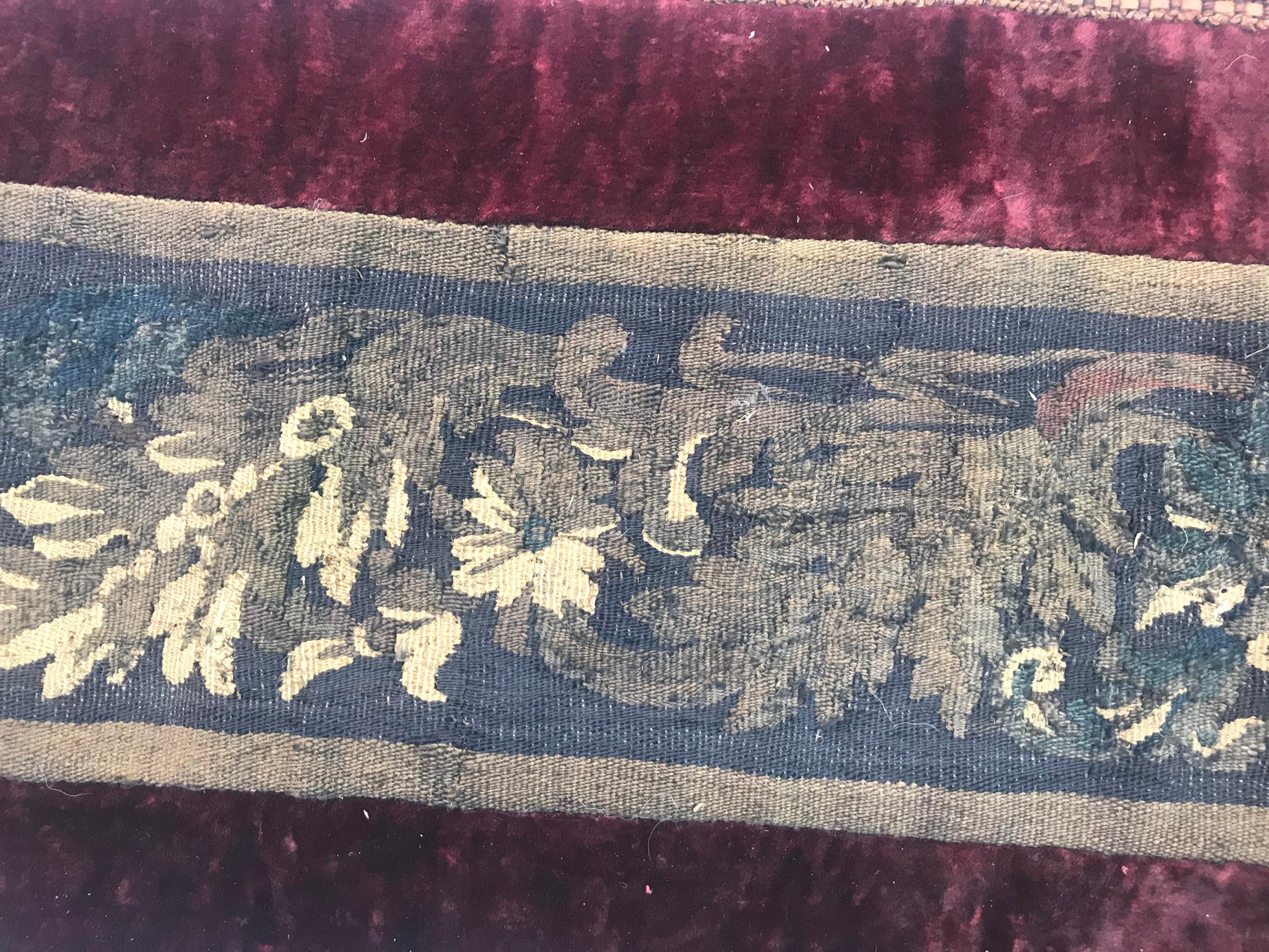 Français Panneau de bordure ancien en tapisserie d'Aubusson du 18ème siècle en vente