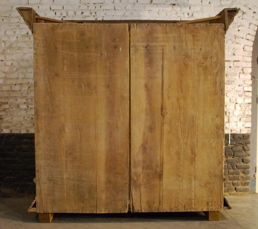 Antique 18th Century Baroque German Cleaned Oak Wood Wardrobe Cabinet For Sale 6