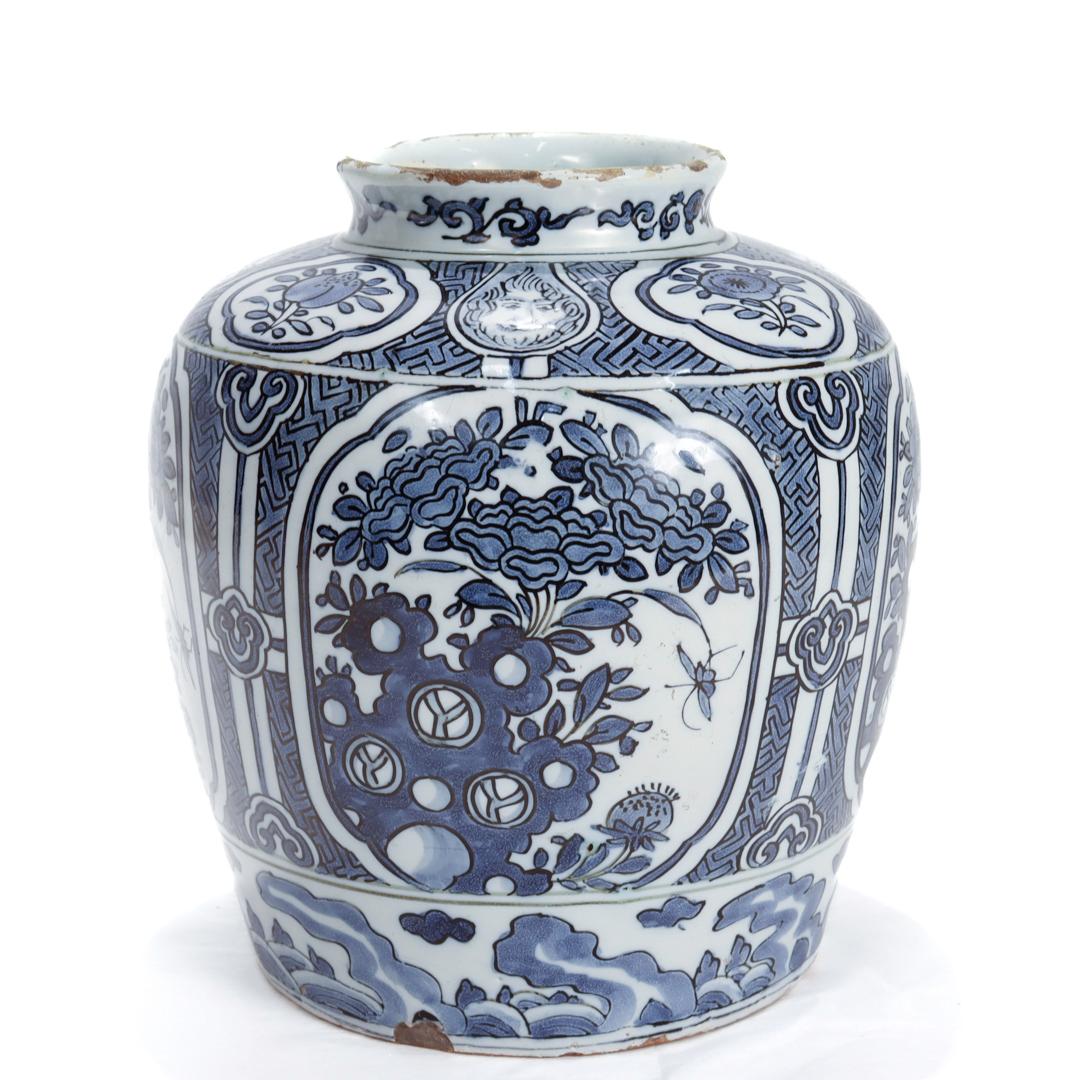 Antique 18th Century Blue & White Dutch Delft Chinoserie Jar or Vase In Good Condition For Sale In Philadelphia, PA