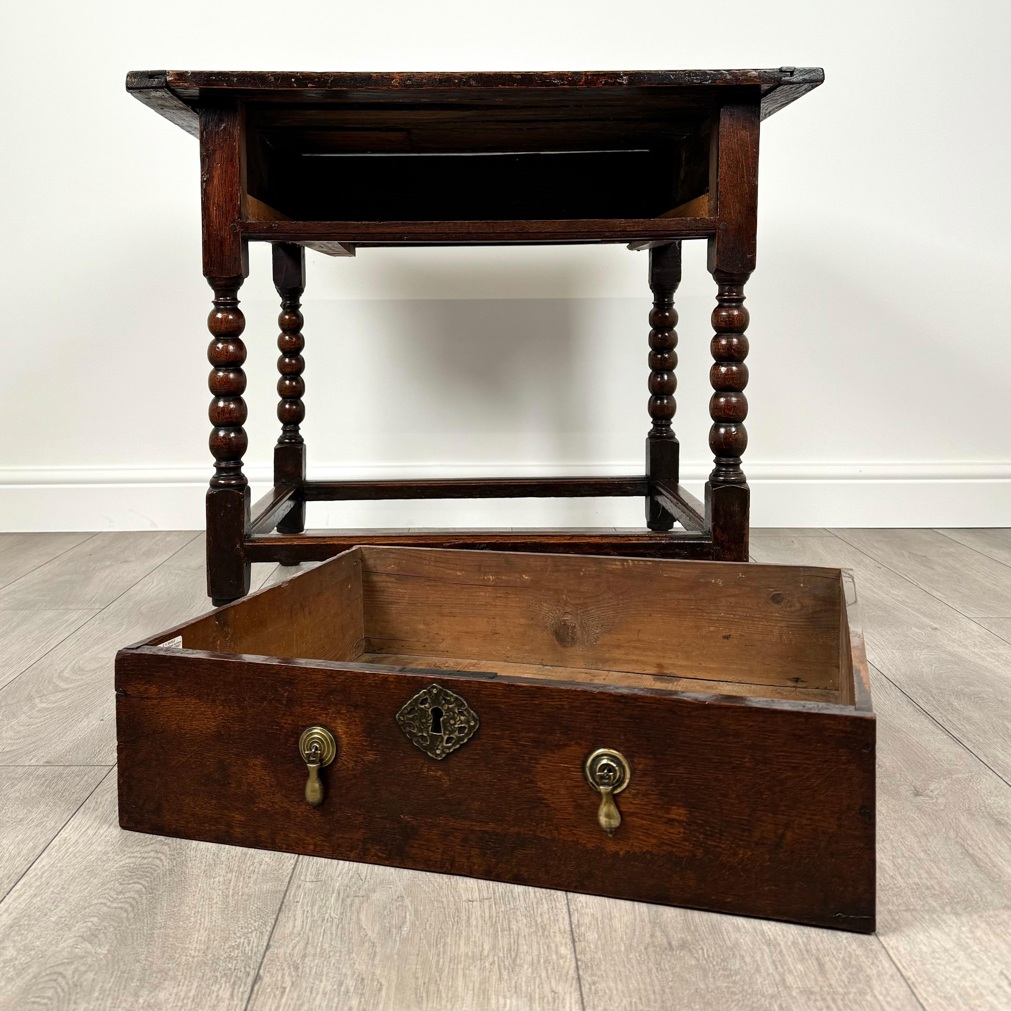 Antique 18th Century Bobbin Turned Oak Side Table ( REF AF-3607 ) For Sale 6