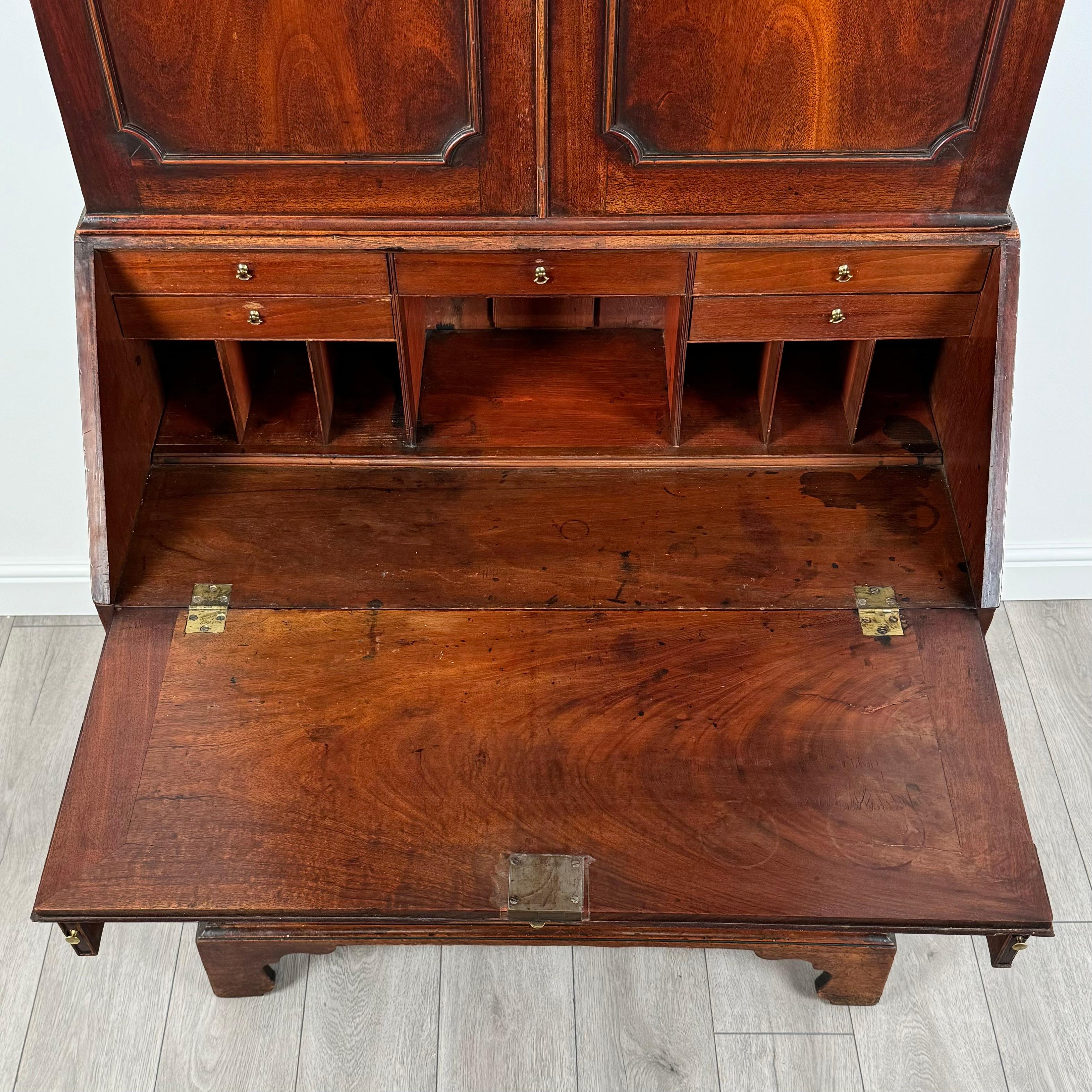 Bibliothèque de bureau ancienne du 18ème siècle en acajou ( REF AF-3513 ) en vente 6