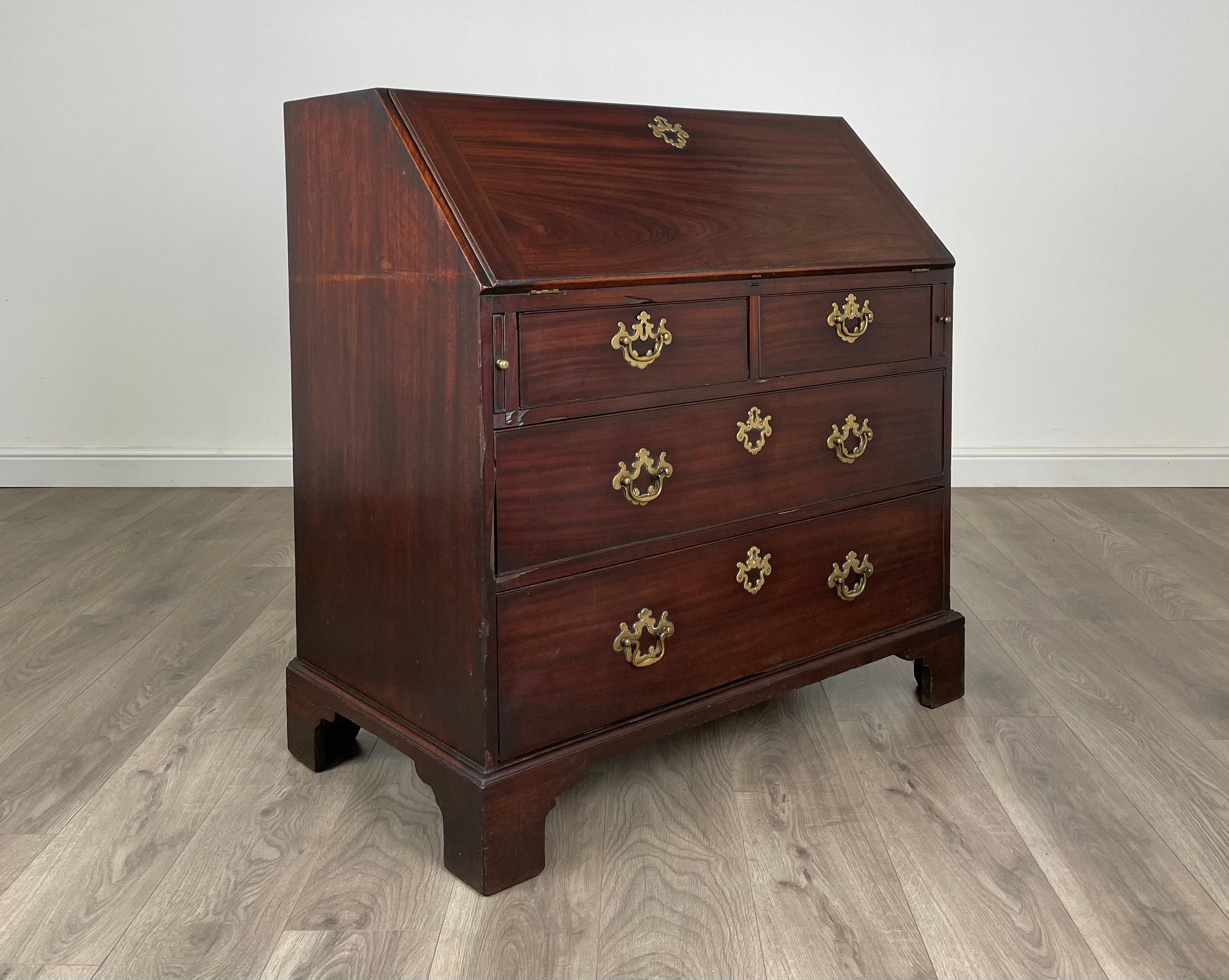 Bureau ancien du 18ème siècle en acajou cubain (REF AF-3093) en vente 4