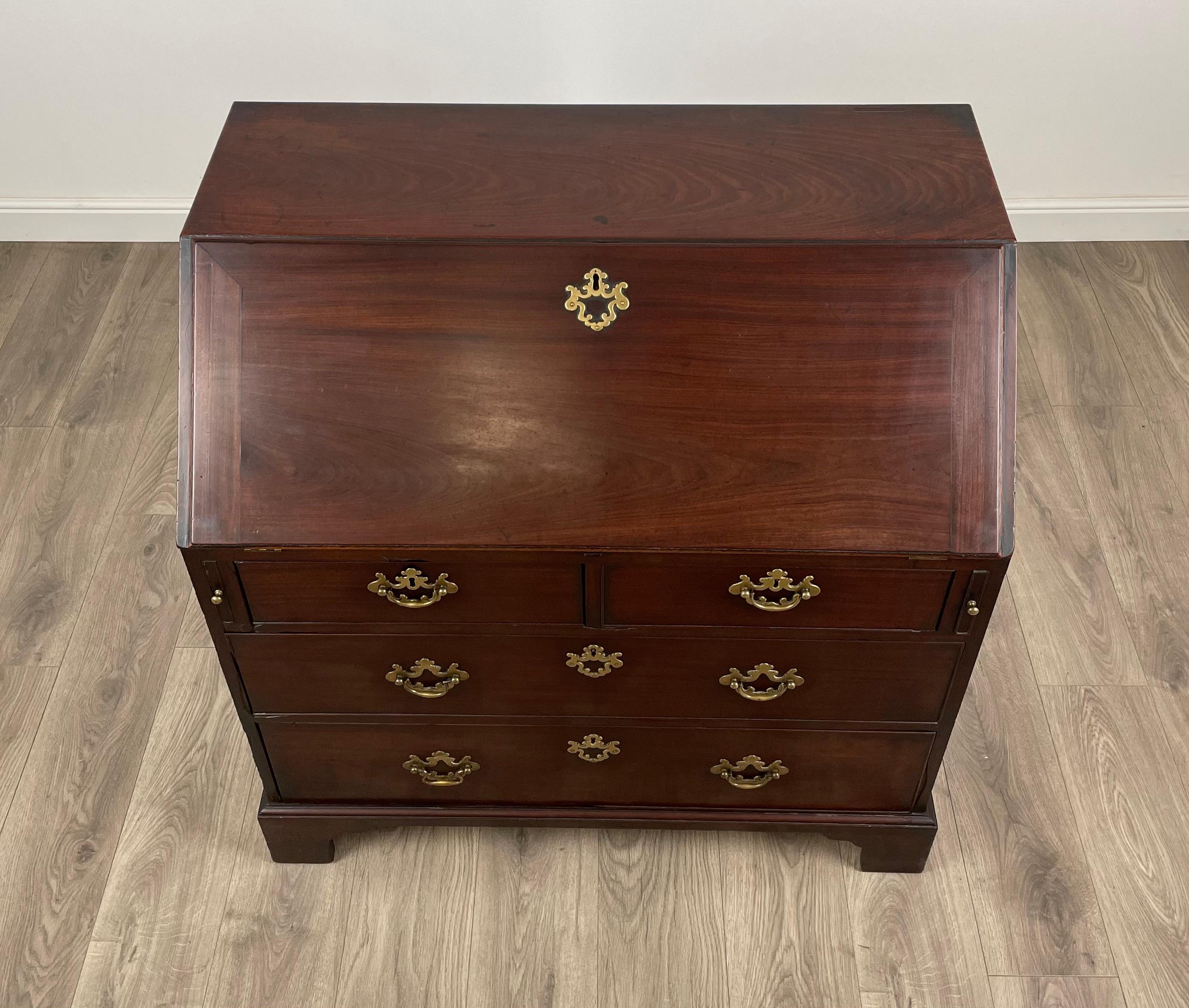 Bureau ancien du 18ème siècle en acajou cubain (REF AF-3093) en vente 5
