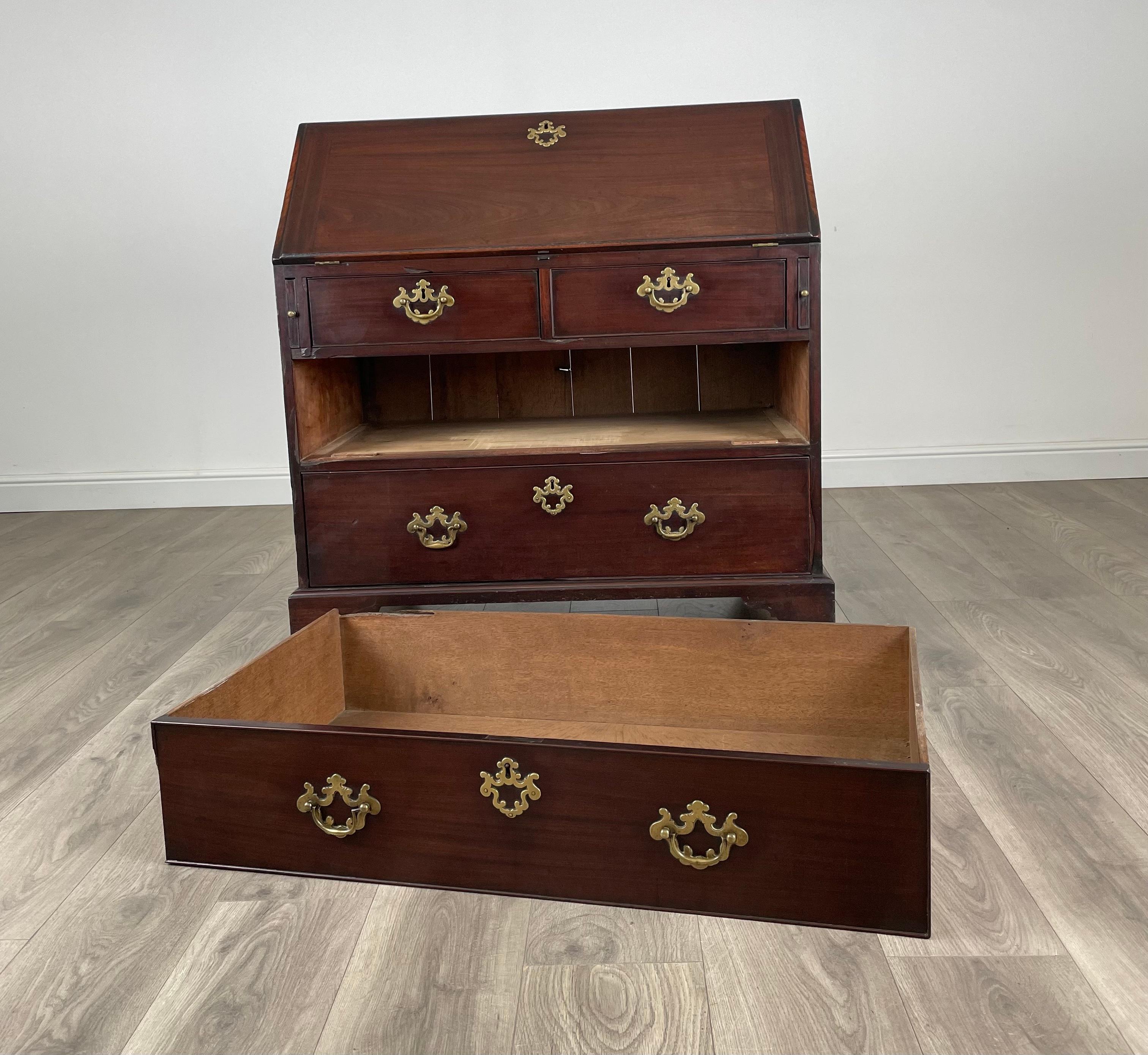 Bureau ancien du 18ème siècle en acajou cubain (REF AF-3093) en vente 6