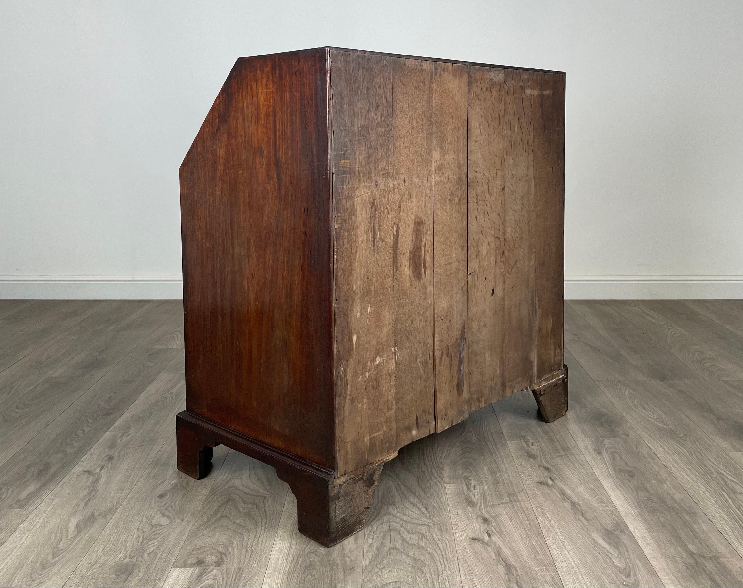 Acajou Bureau ancien du 18ème siècle en acajou cubain (REF AF-3093) en vente