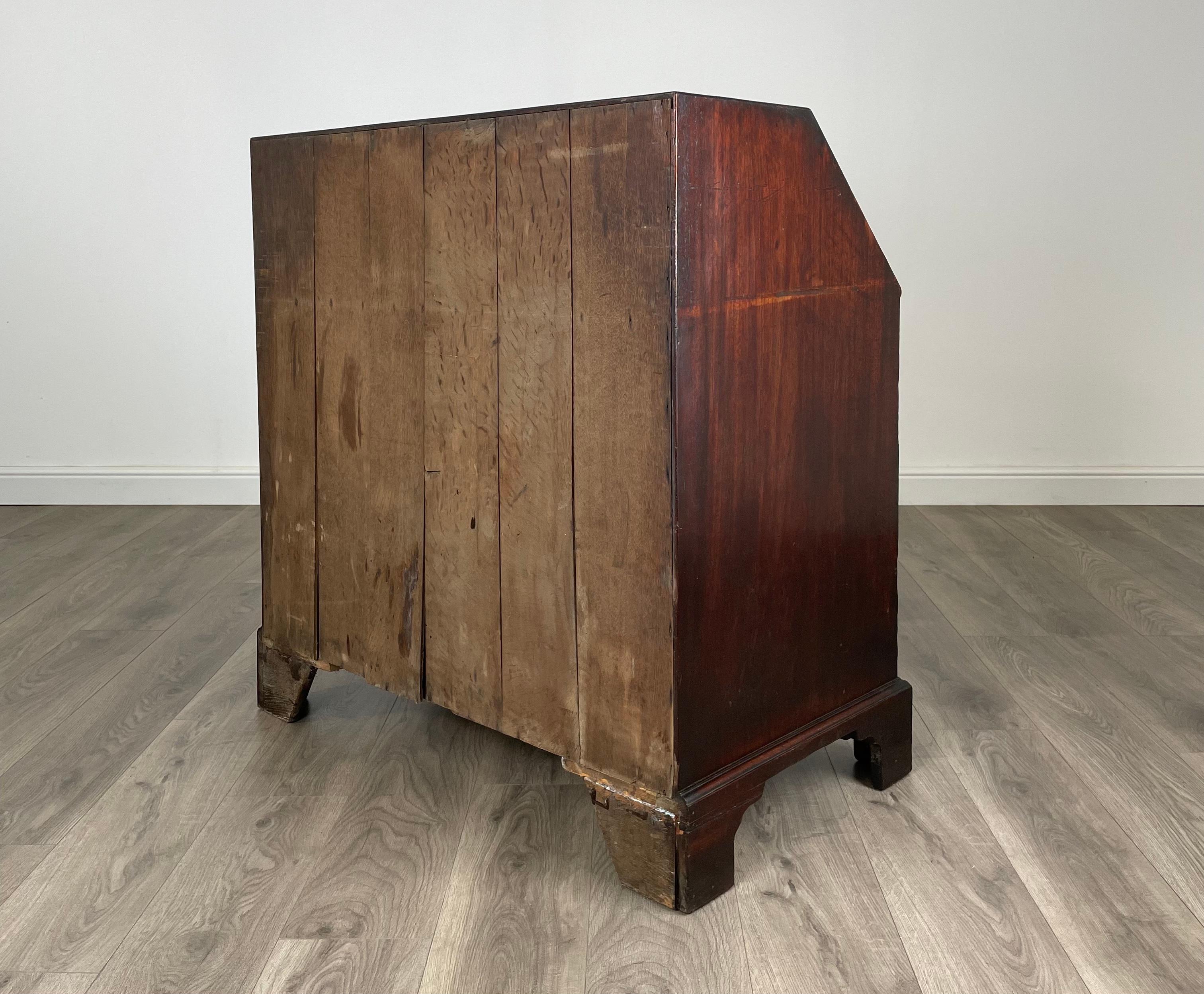Bureau ancien du 18ème siècle en acajou cubain (REF AF-3093) en vente 2