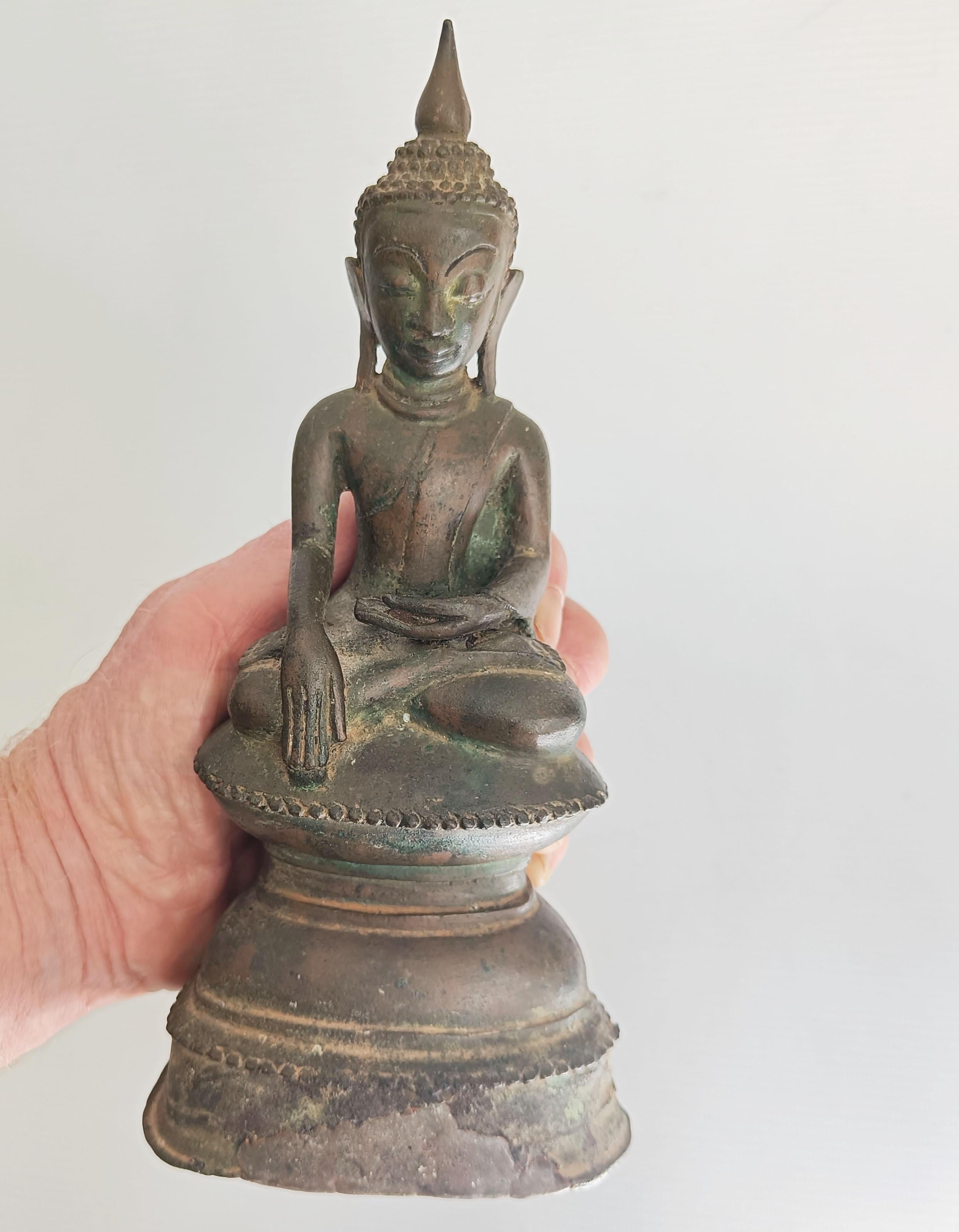 XVIIIe siècle et antérieur Ancien Bouddha Shan en bronze birman du 18ème siècle - Art Bouddhique Asiatique en vente