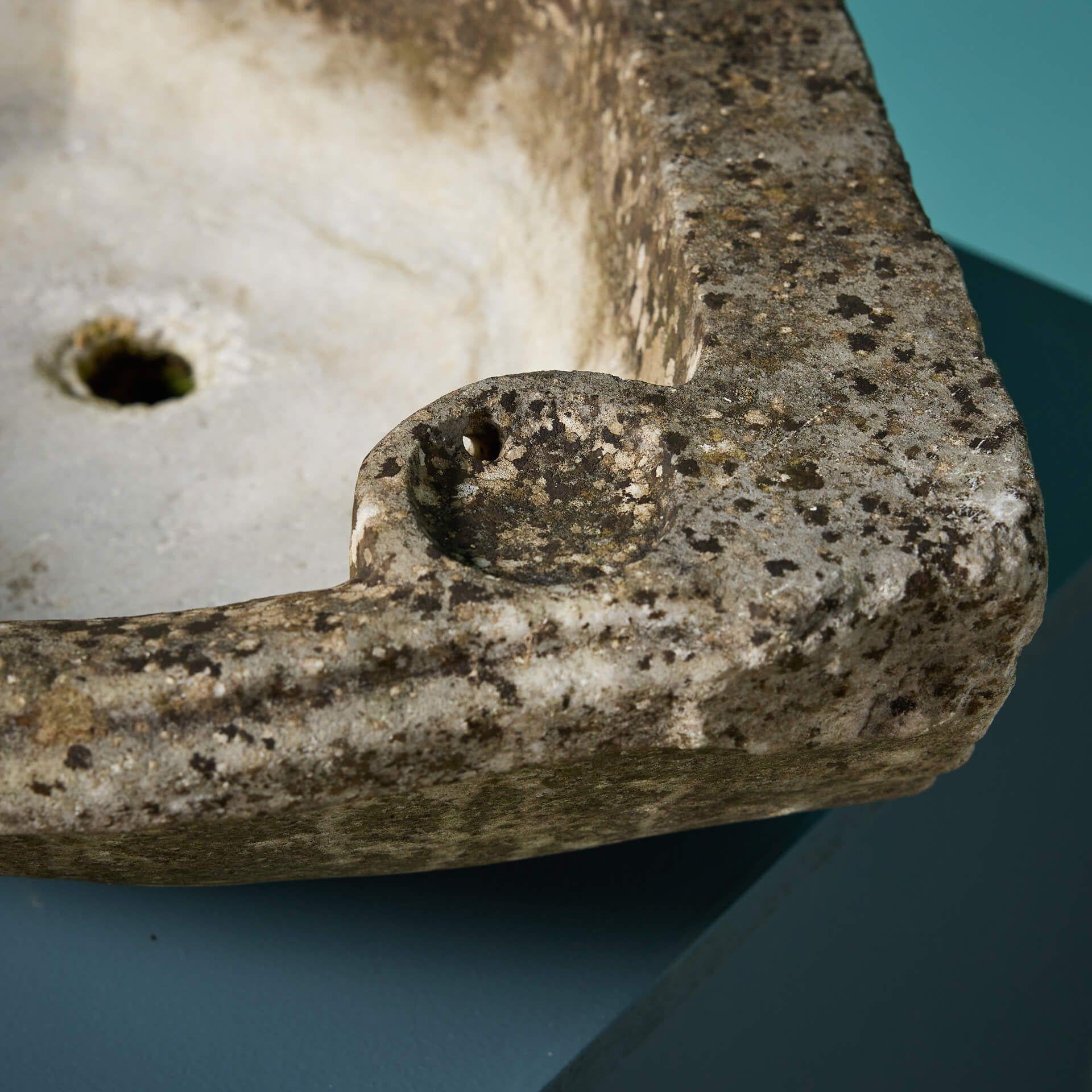 Antique 18th Century Carrara Marble Corner Basin In Fair Condition For Sale In Wormelow, Herefordshire