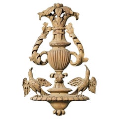 Panneau mural ancien en bois de hêtre sculpté du 18ème siècle