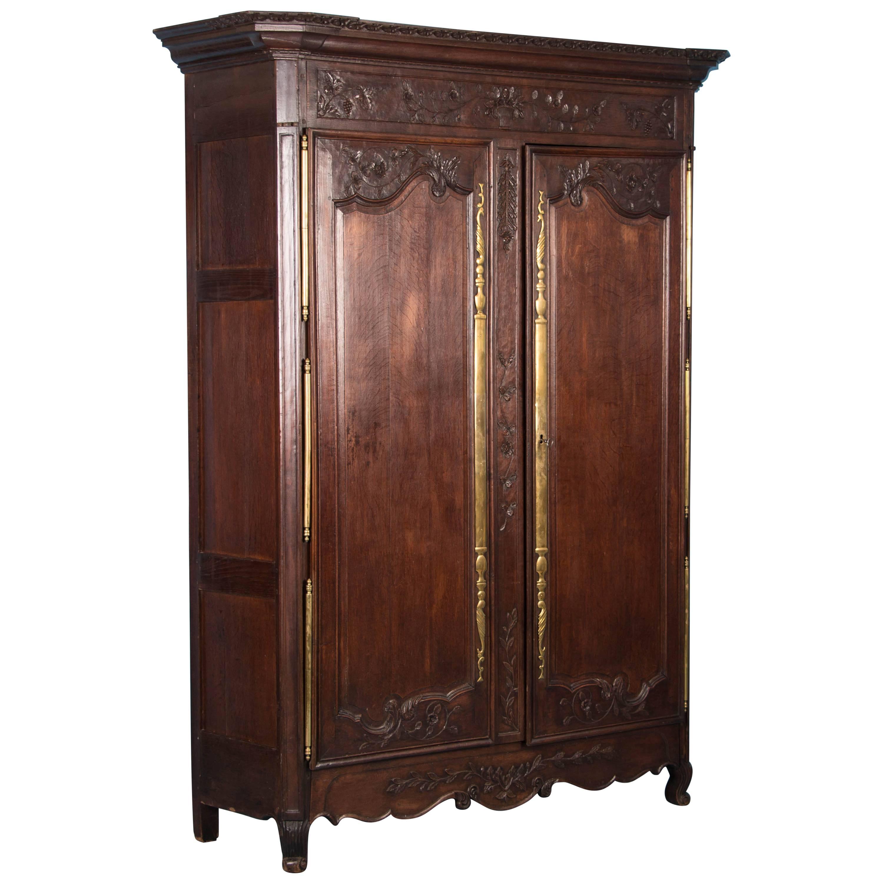 Antique French Armoire in quercia intagliata del XVIII secolo