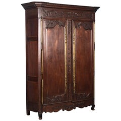 Antique French Armoire in quercia intagliata del XVIII secolo