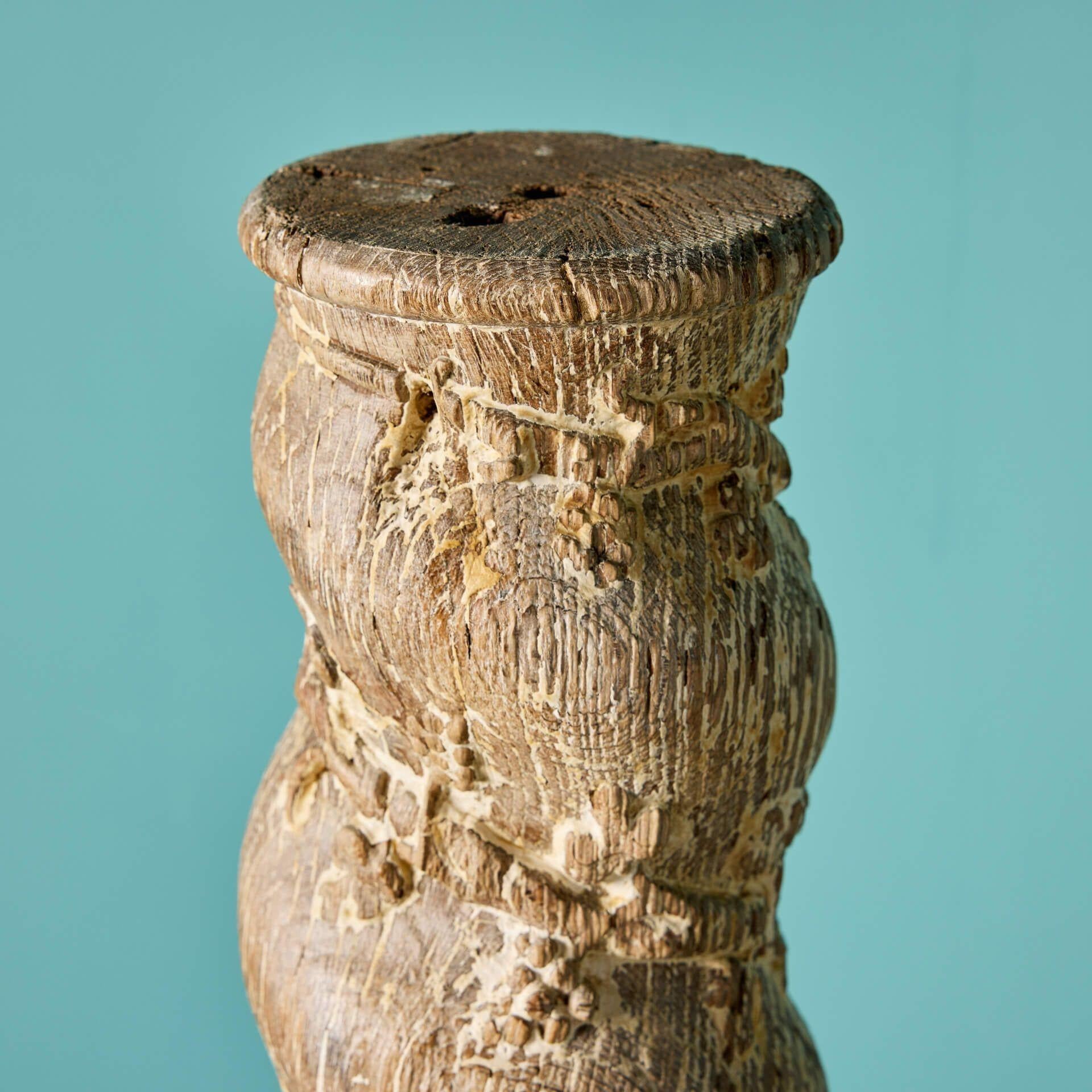 Antike Solomonische Säule aus geschnitzter Eiche aus dem 18. Jahrhundert (18. Jahrhundert und früher) im Angebot