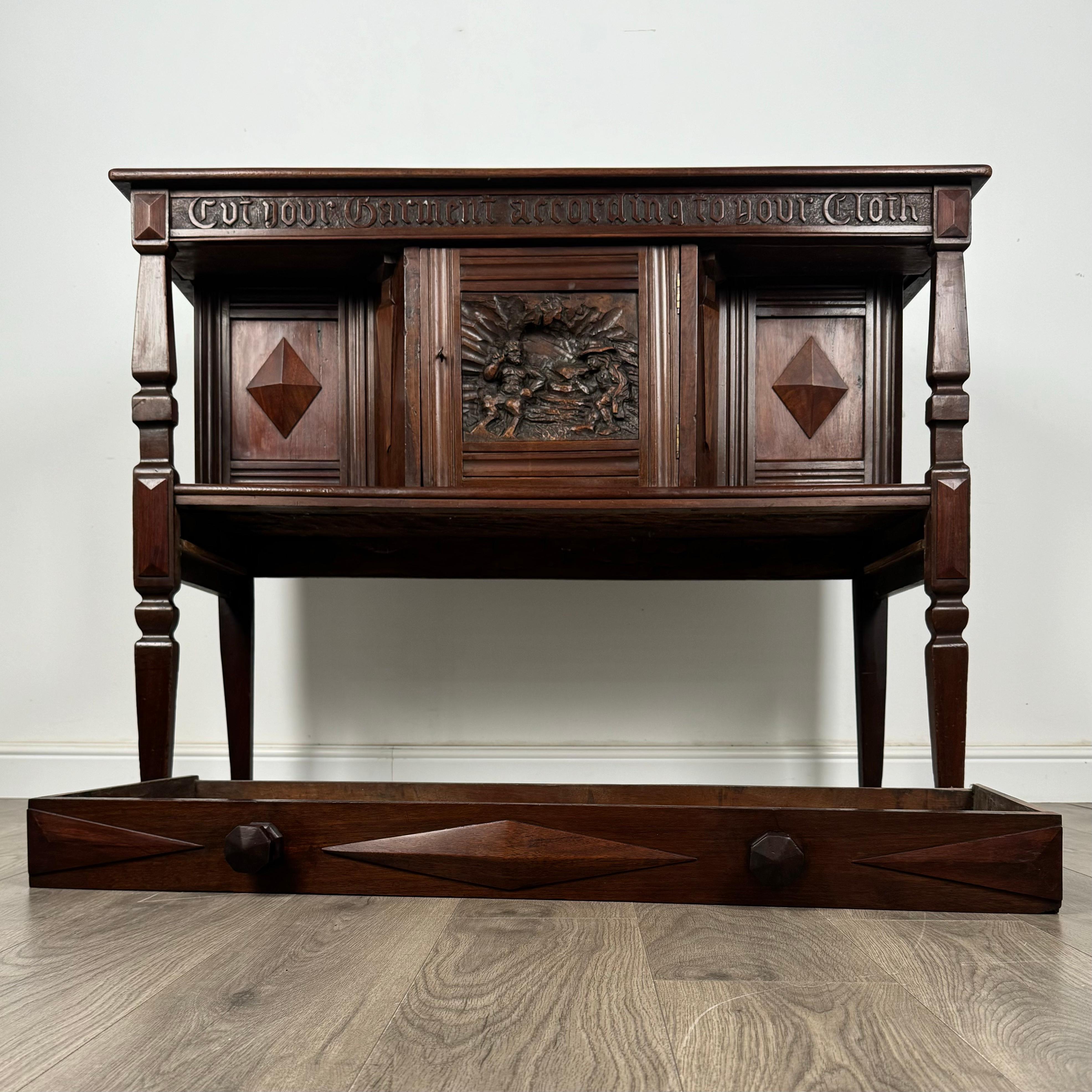 Antica credenza intagliata in noce del XVIII secolo ( REF AFS-3464 ) in vendita 5