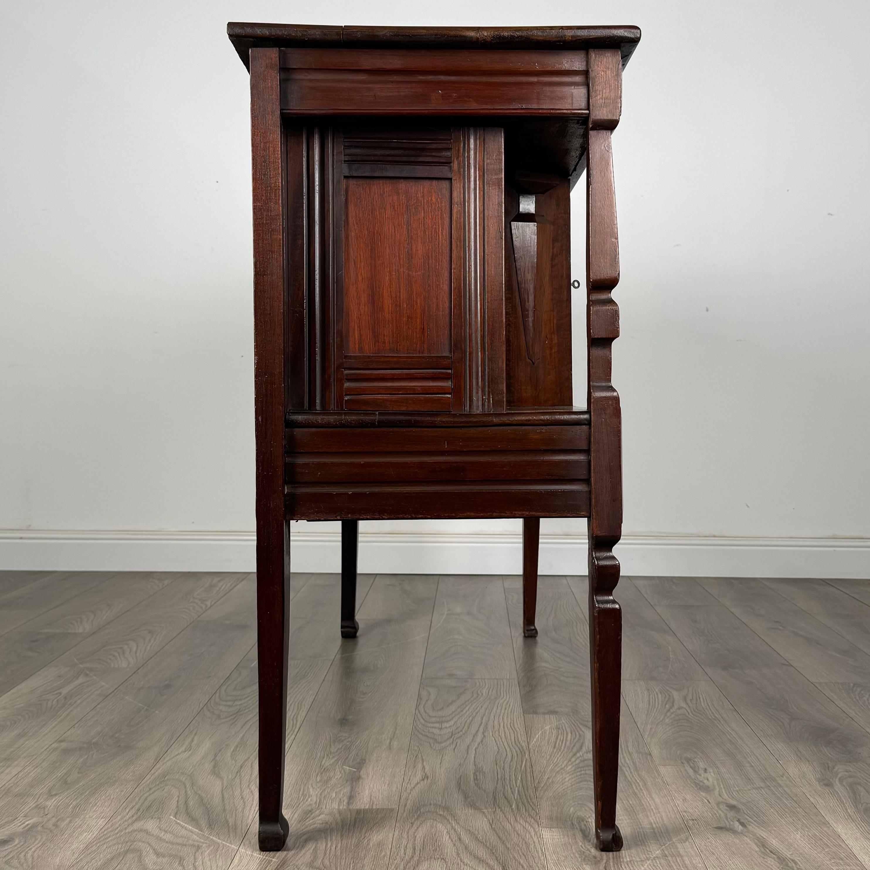 Antica credenza intagliata in noce del XVIII secolo ( REF AFS-3464 ) in vendita 2