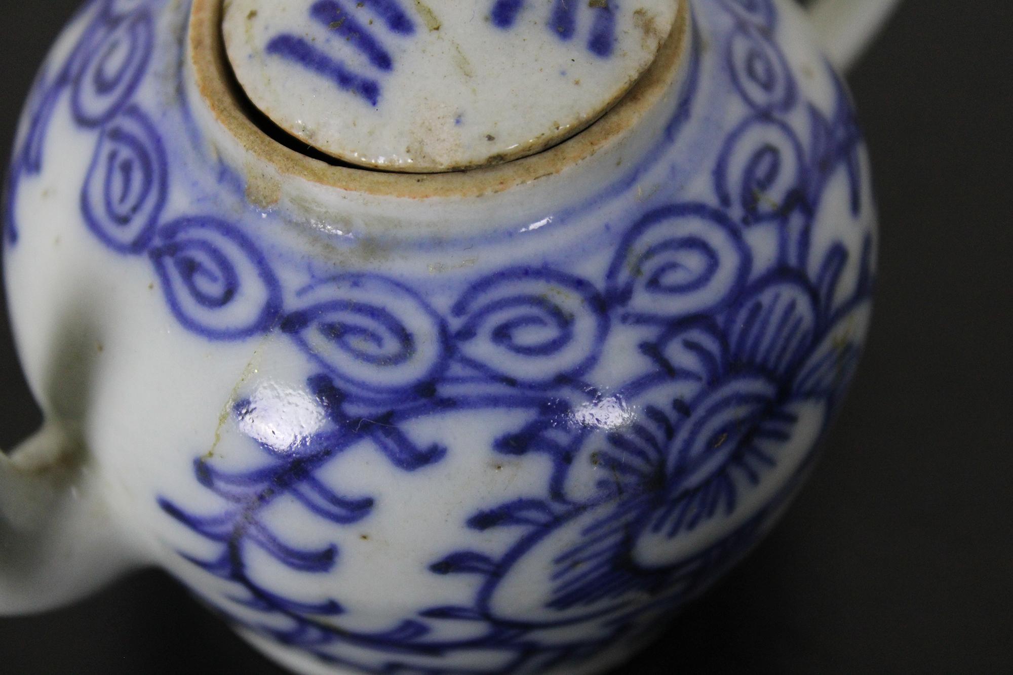 Antique 18th Century Chinese Blue & White Floral Porcelain Tea Pot Creamer 5