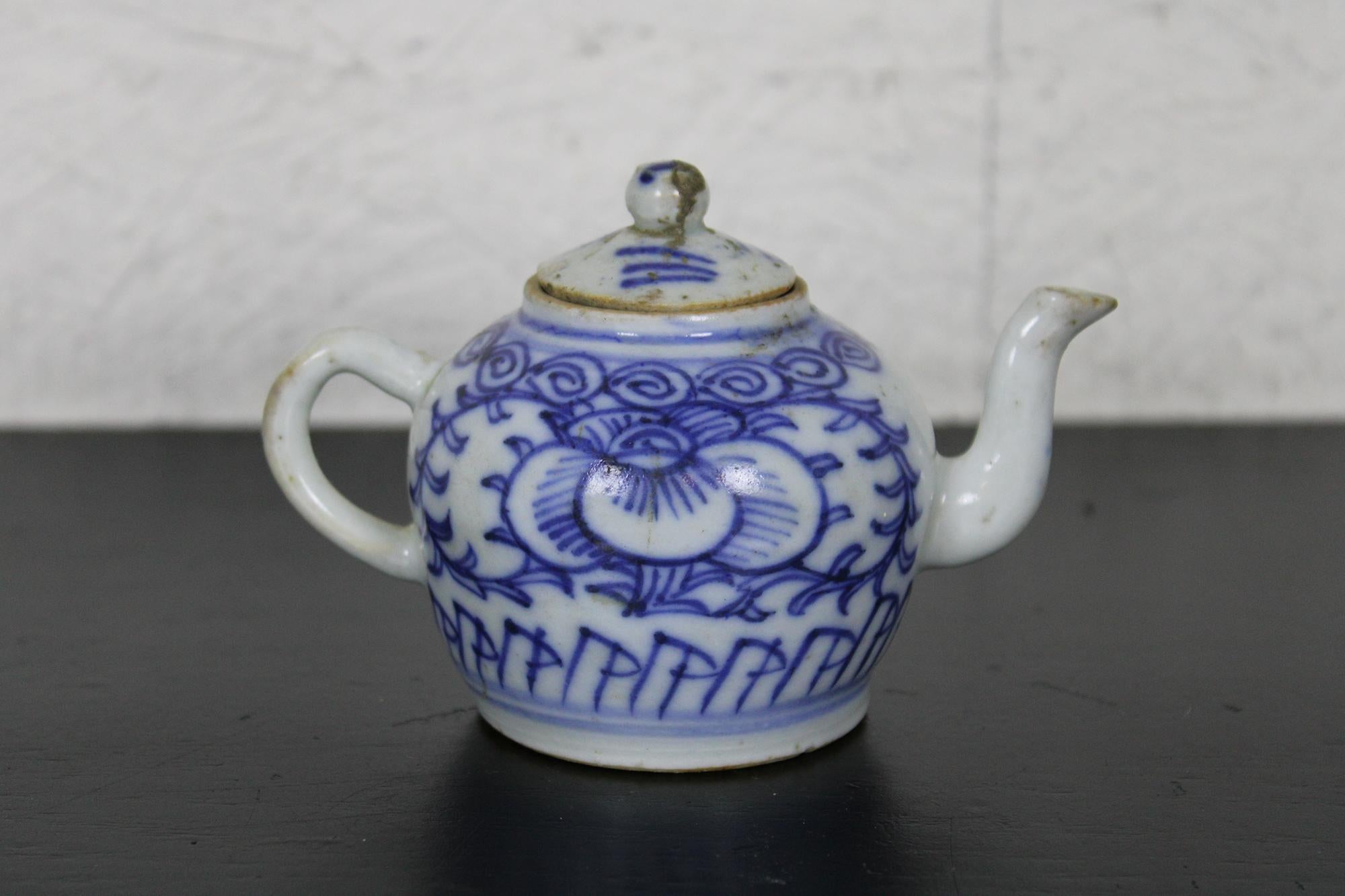 antique chinese tea pot