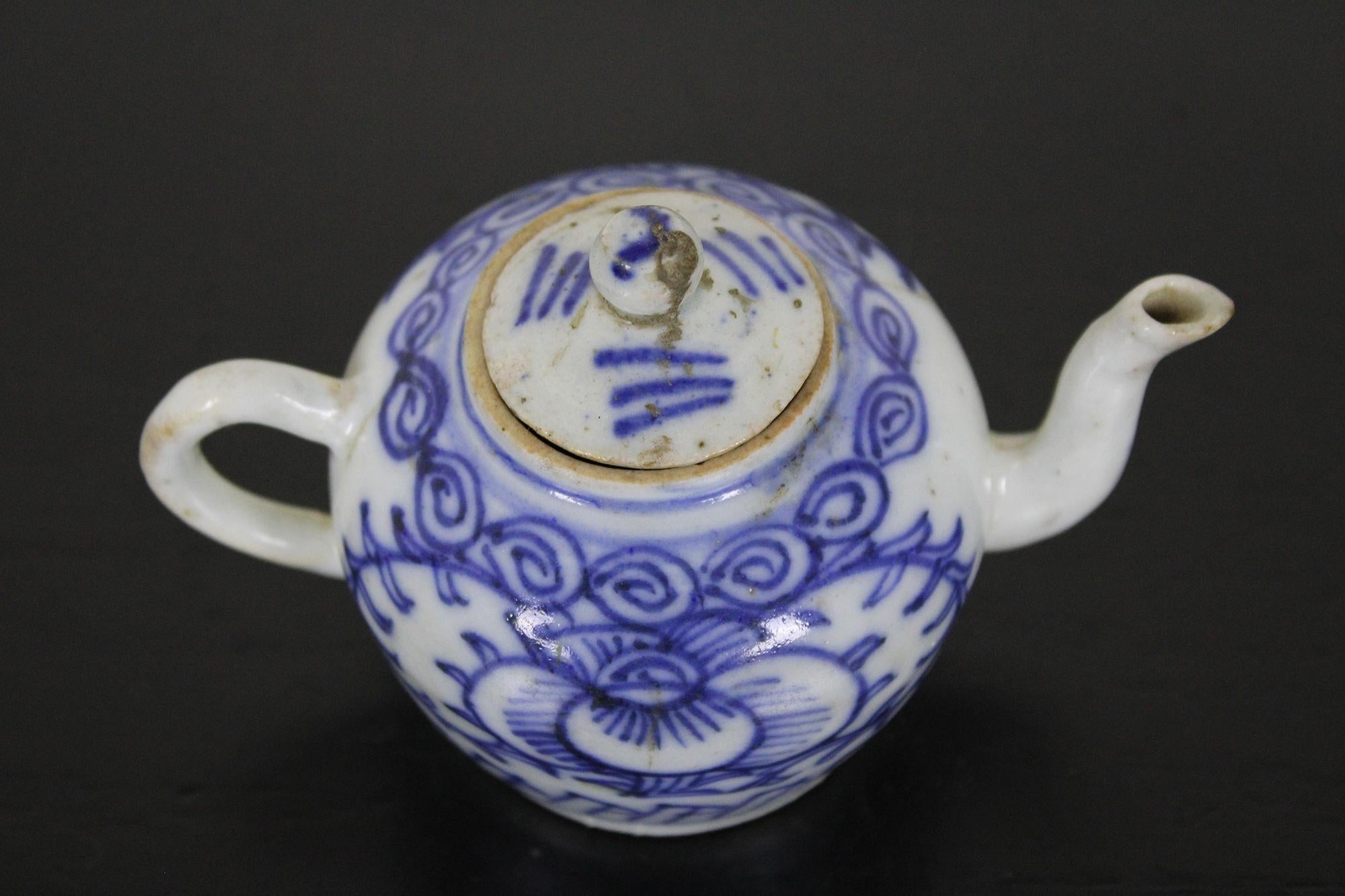 18th Century and Earlier Antique 18th Century Chinese Blue & White Floral Porcelain Tea Pot Creamer