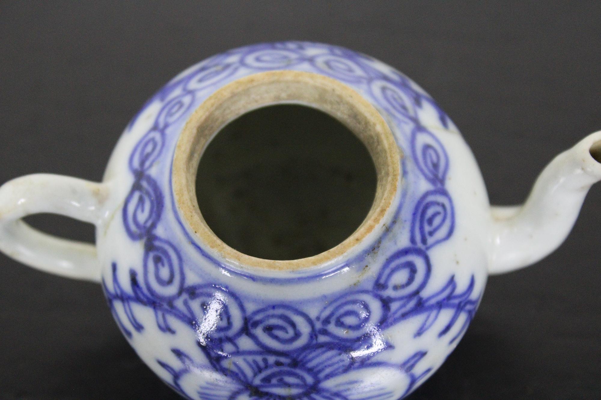 Antique 18th Century Chinese Blue & White Floral Porcelain Tea Pot Creamer 1