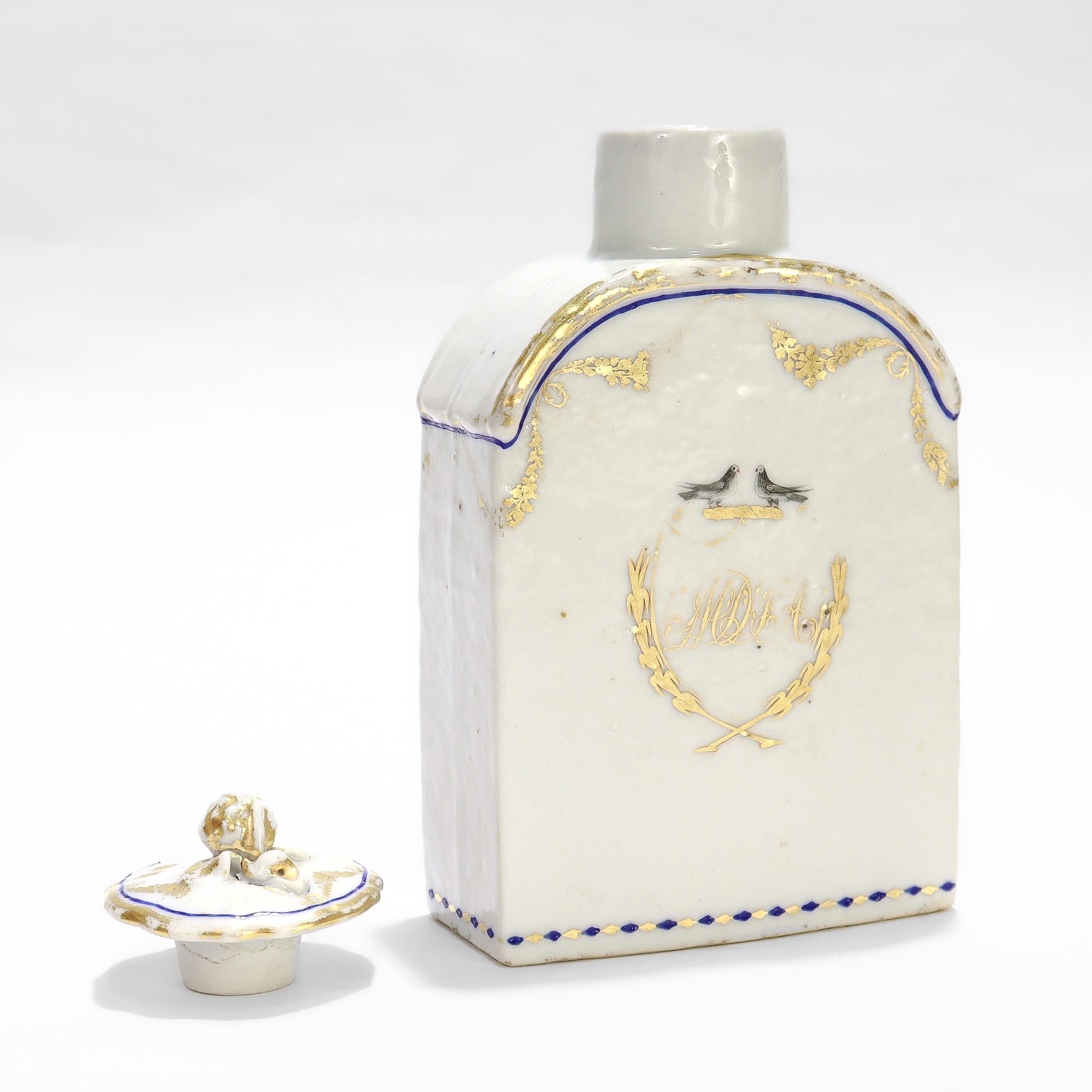 Antigua Jarra de Té de Porcelana China de Exportación del Siglo XVIII con Tortolitos siglo XVIII y antes en venta