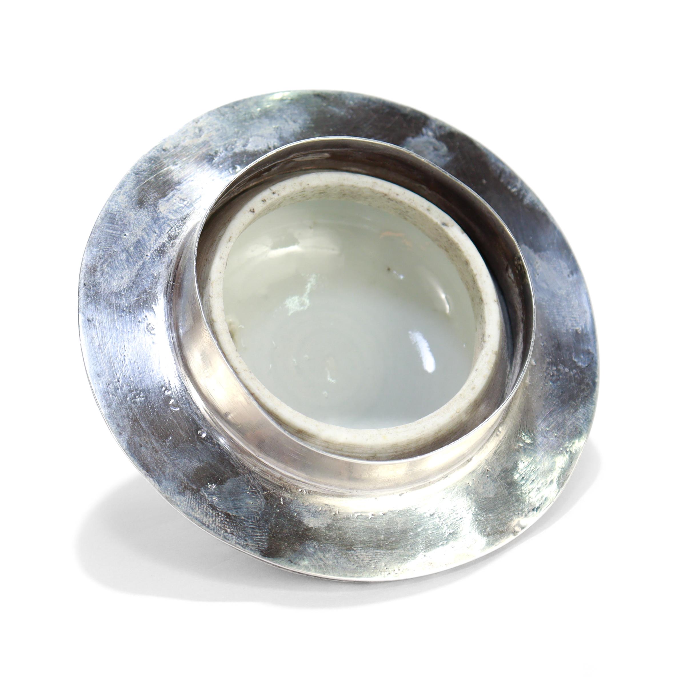 Antigua tetera de porcelana china de exportación del siglo XVIII con pico de plata en venta 5