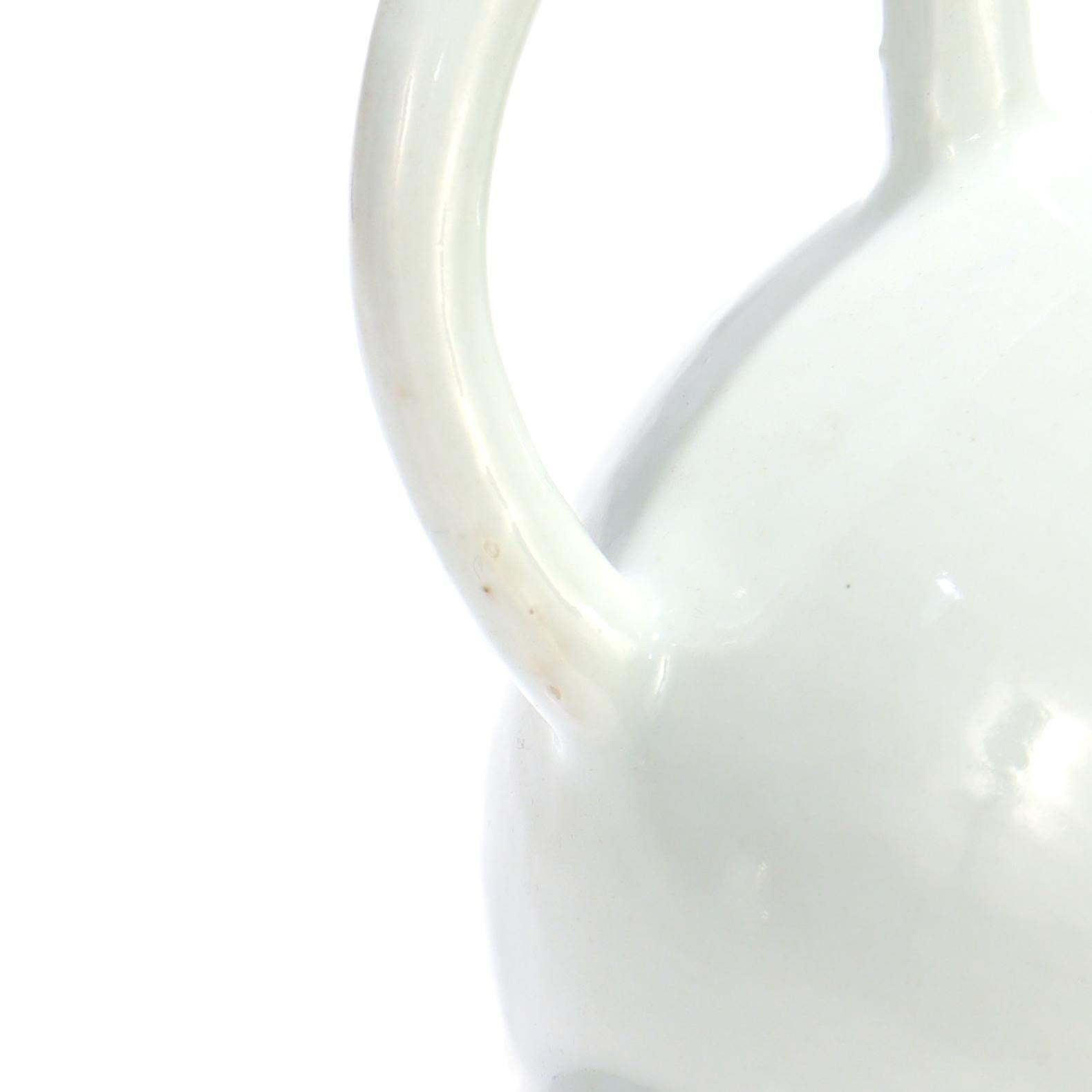 Antigua tetera de porcelana china de exportación del siglo XVIII con pico de plata en venta 12