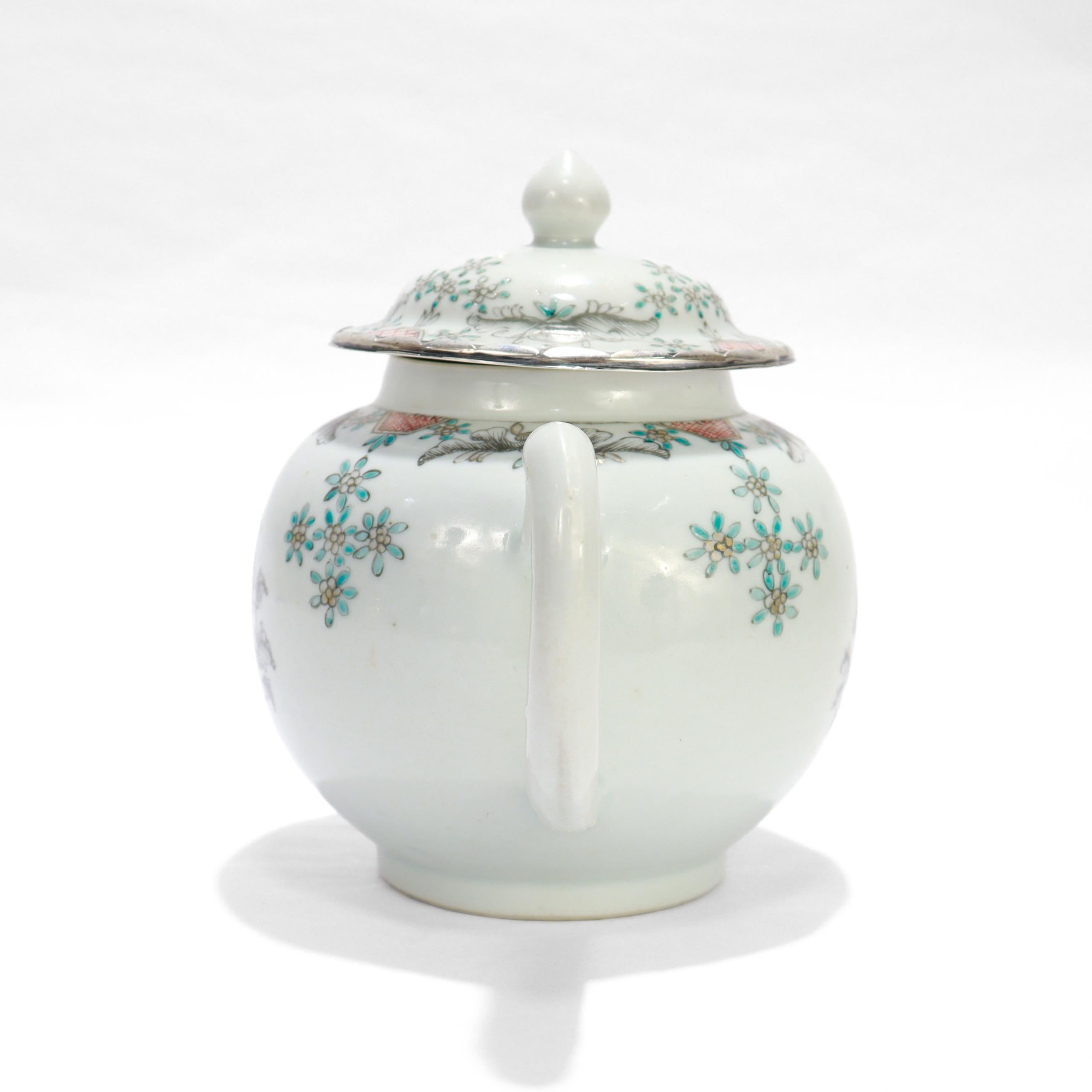 Antigua tetera de porcelana china de exportación del siglo XVIII con pico de plata en Bastante bueno estado para la venta en Philadelphia, PA