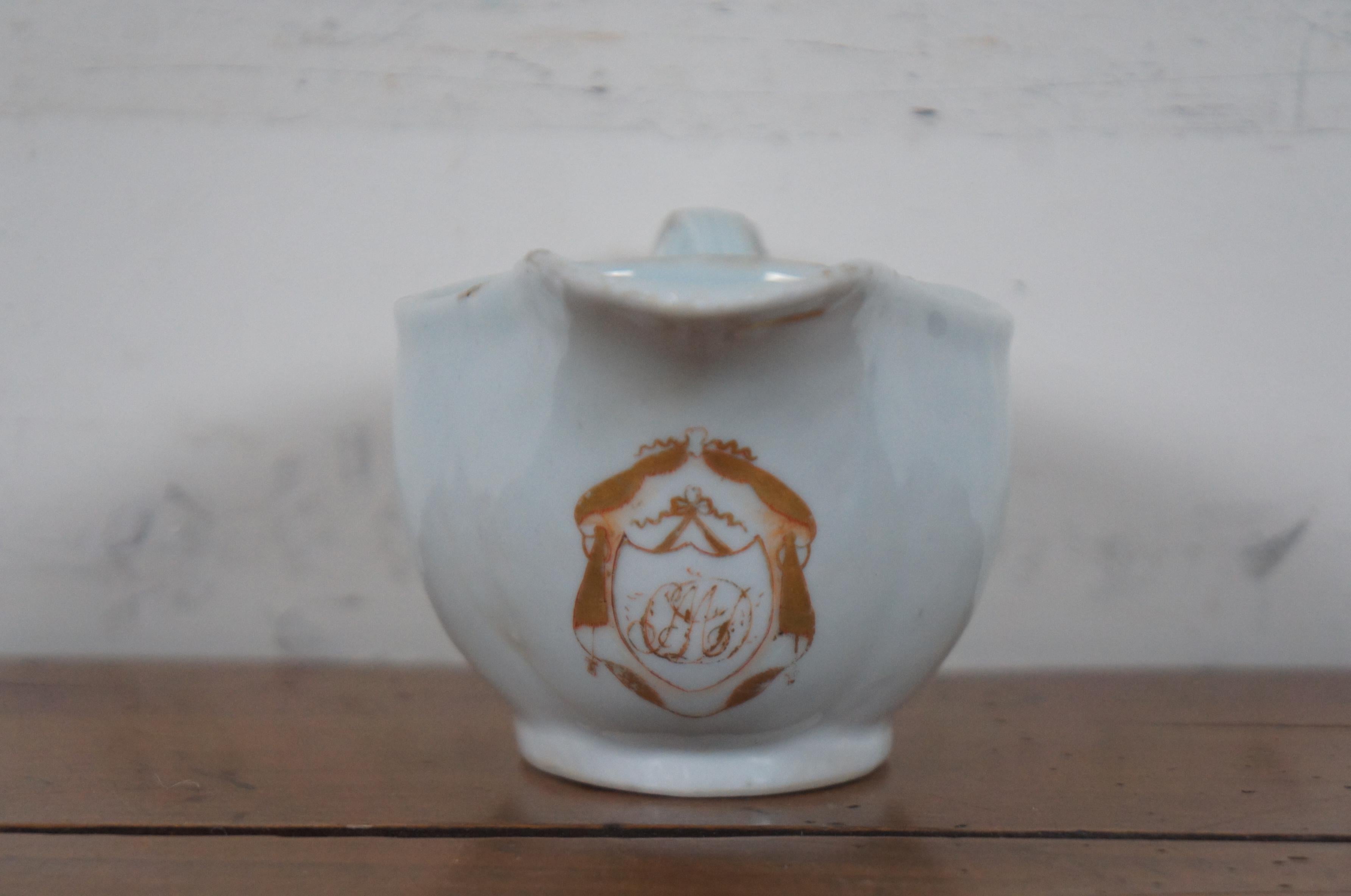 Porcelain Antique 18th Century Chinese Export Qianlong Armorial Gravy Sauce Boat