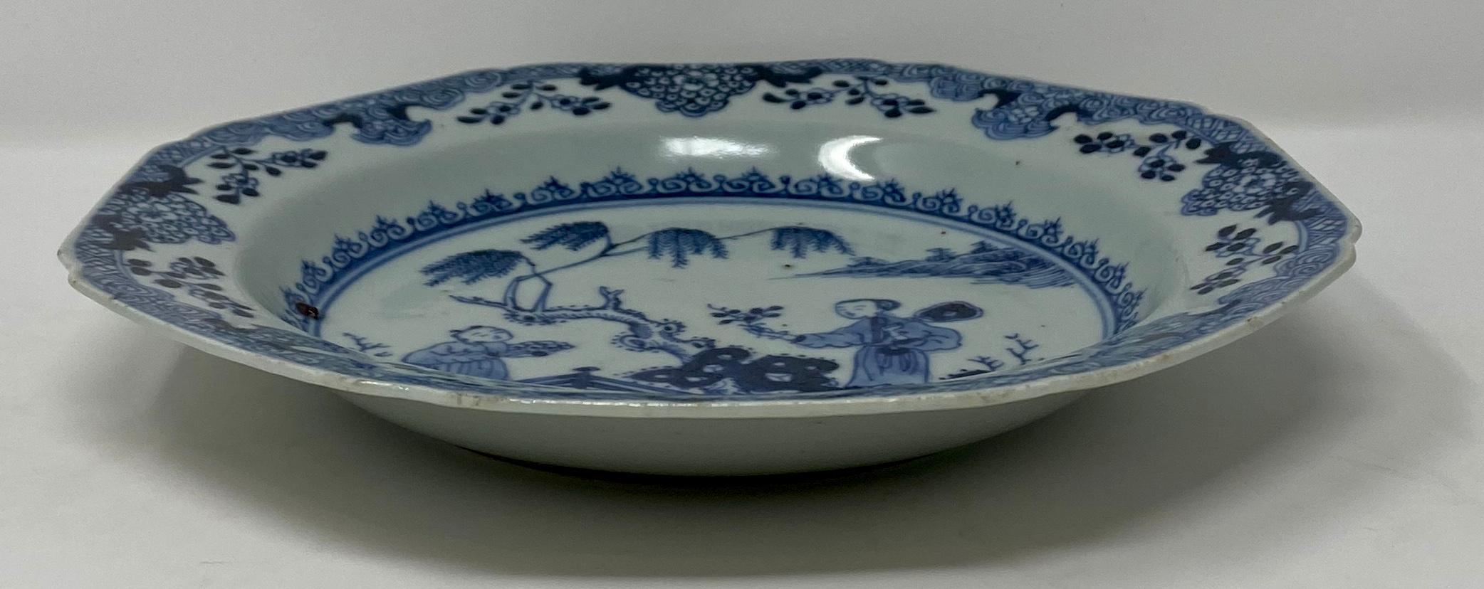 Antiker chinesischer Teller aus dem 18. Jahrhundert.
