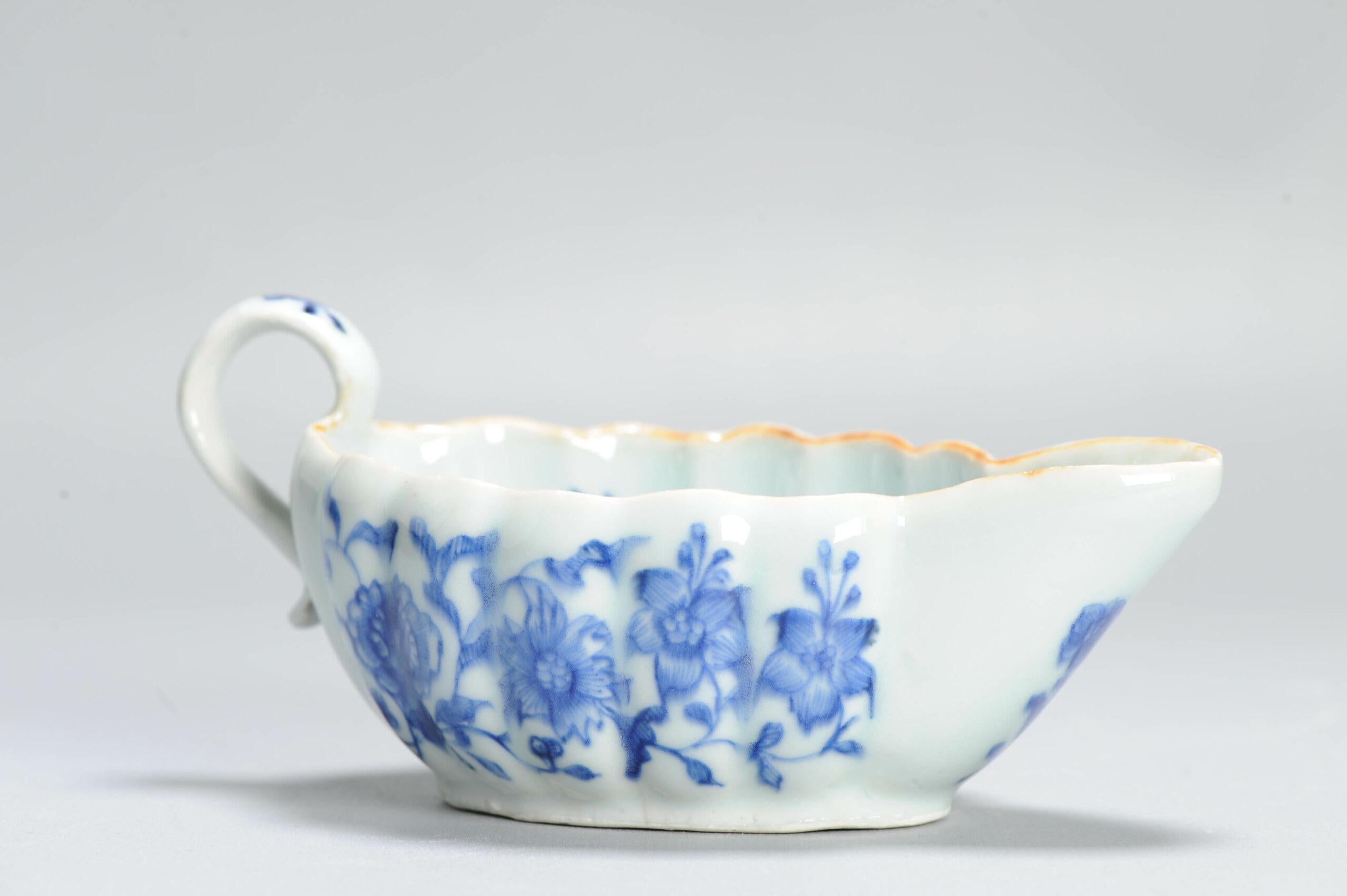 Sauceboat chinois ancien du 18ème siècle à fleurs bleues et blanches en vente 3