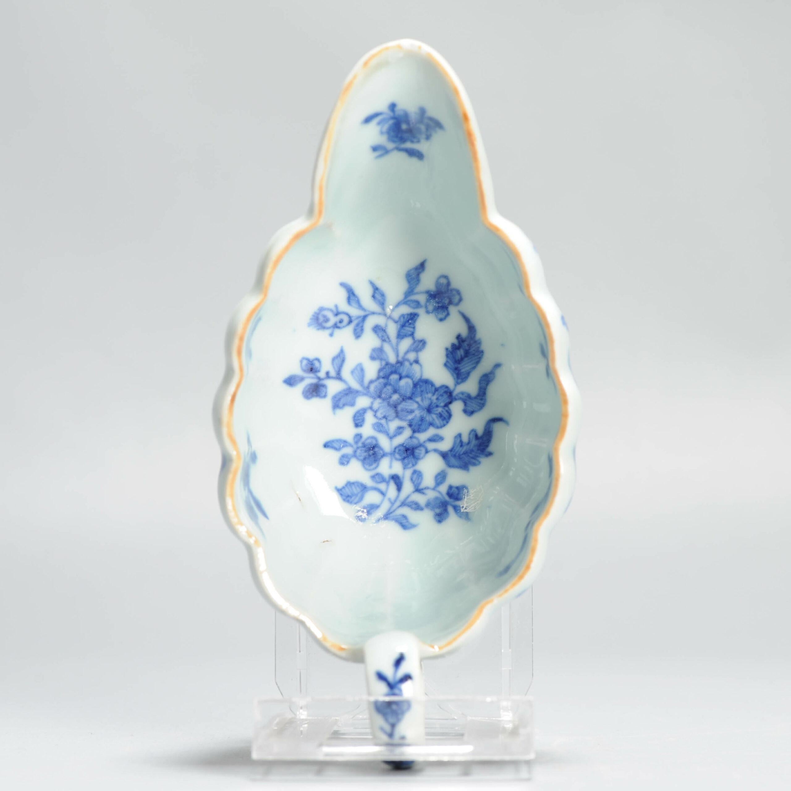 Qing Sauceboat chinois ancien du 18ème siècle à fleurs bleues et blanches en vente