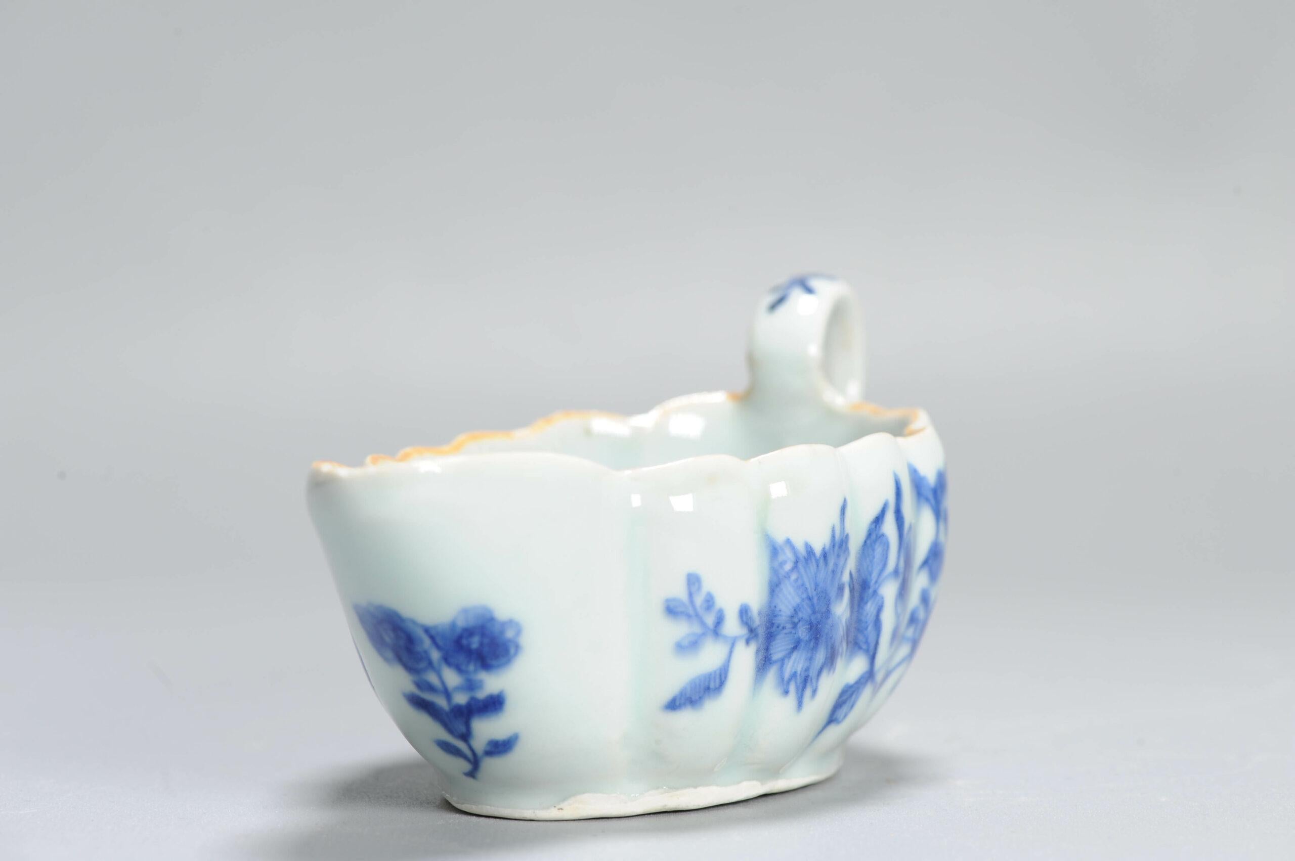 Sauceboat chinois ancien du 18ème siècle à fleurs bleues et blanches Bon état - En vente à Amsterdam, Noord Holland