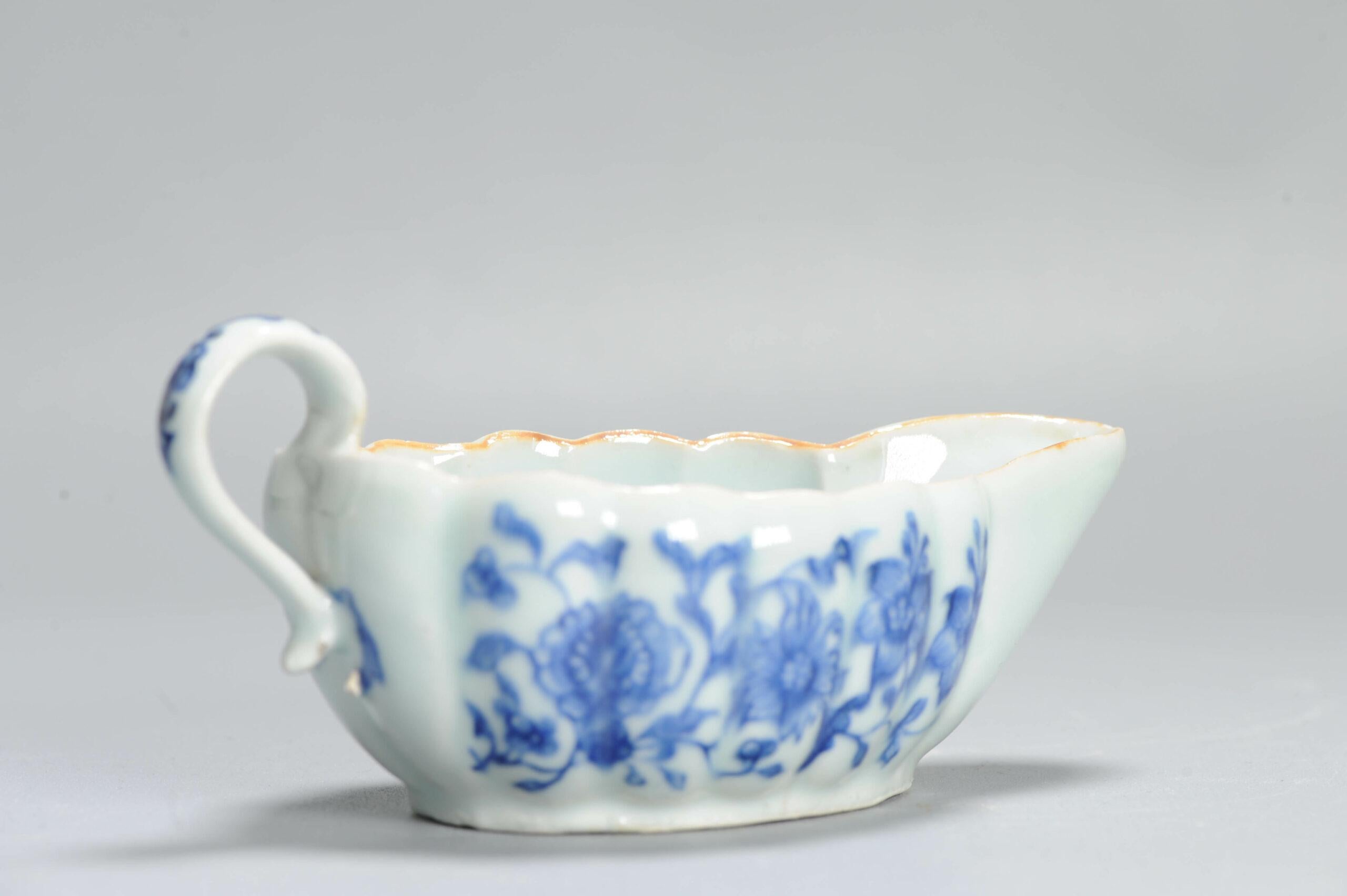 Porcelaine Sauceboat chinois ancien du 18ème siècle à fleurs bleues et blanches en vente