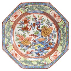 Antiker chinesischer Porzellanteller aus dem 18. Jahrhundert mit Überdekoration im Regency-Stil