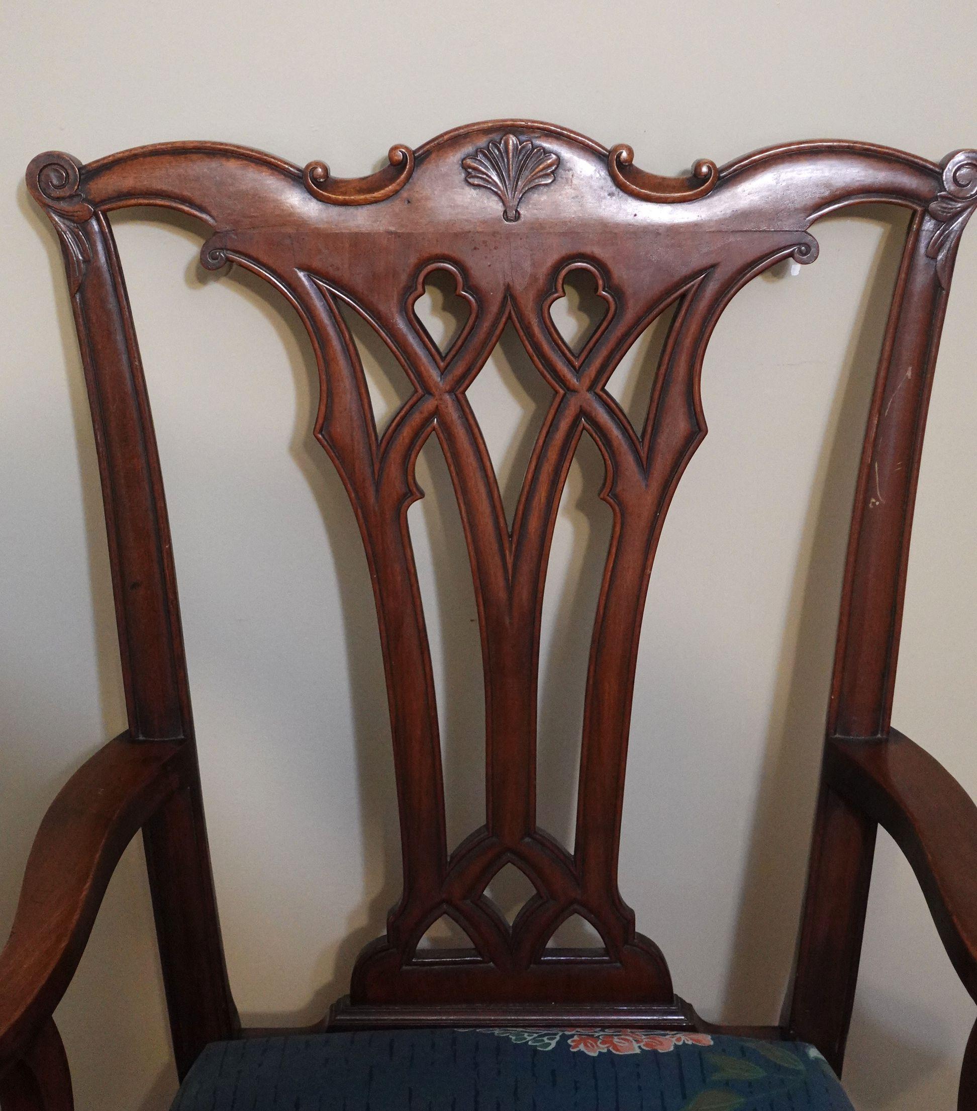 Geschnitzter Mahagoni-Sessel im Chippendale-Stil im Zustand „Gut“ im Angebot in Norton, MA