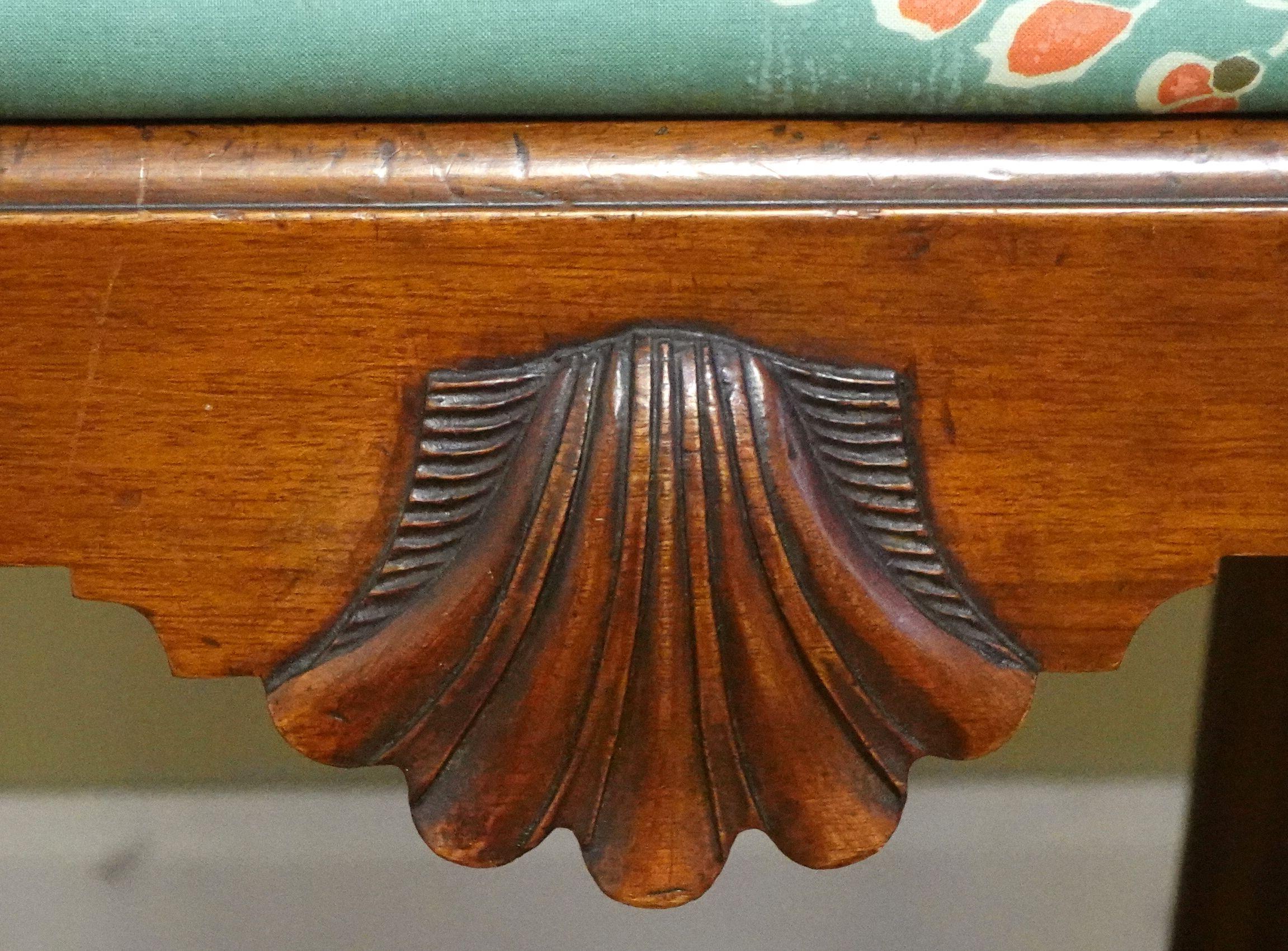 Geschnitzter Mahagoni-Sessel im Chippendale-Stil (Holz) im Angebot