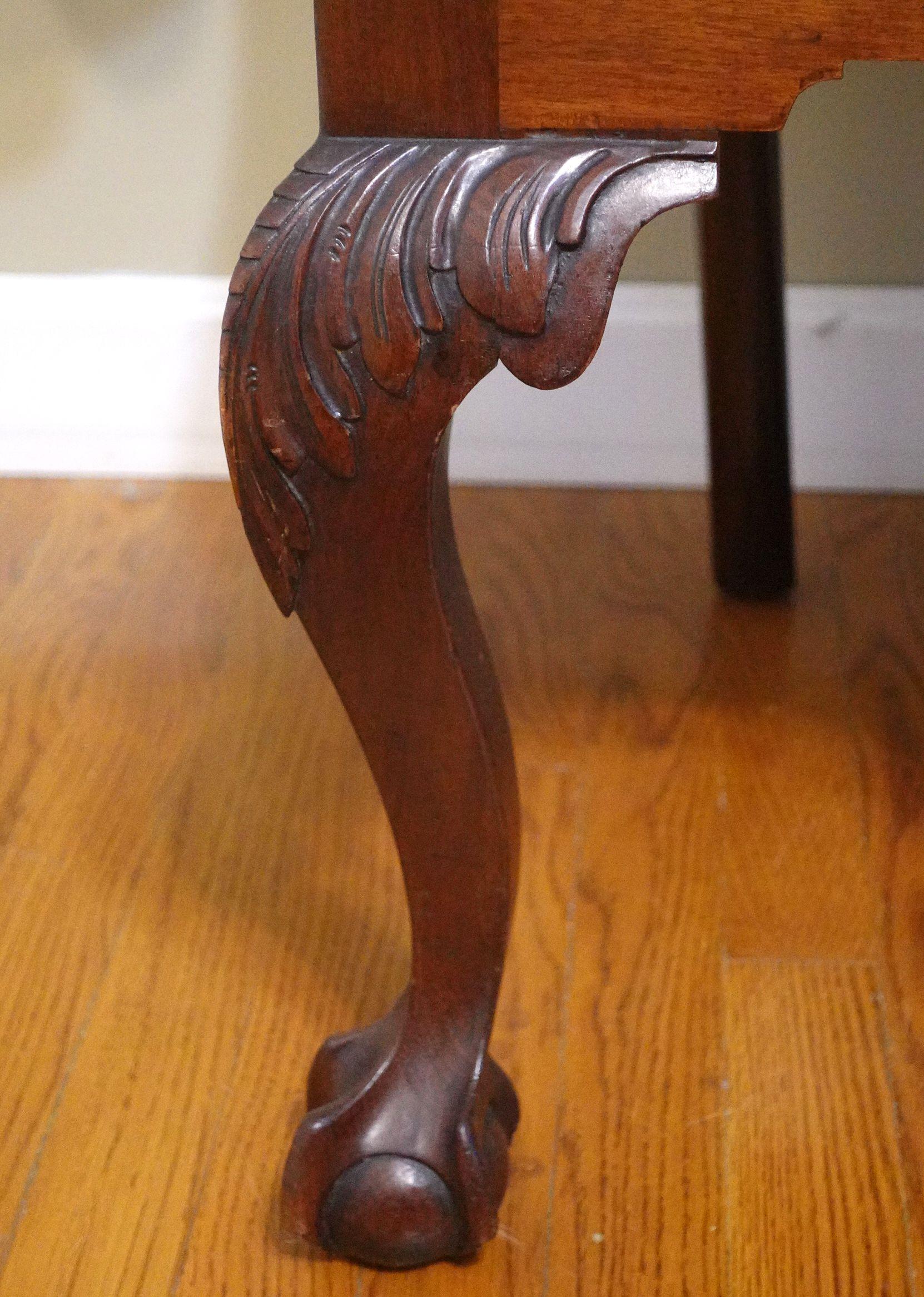 Geschnitzter Mahagoni-Sessel im Chippendale-Stil im Angebot 1