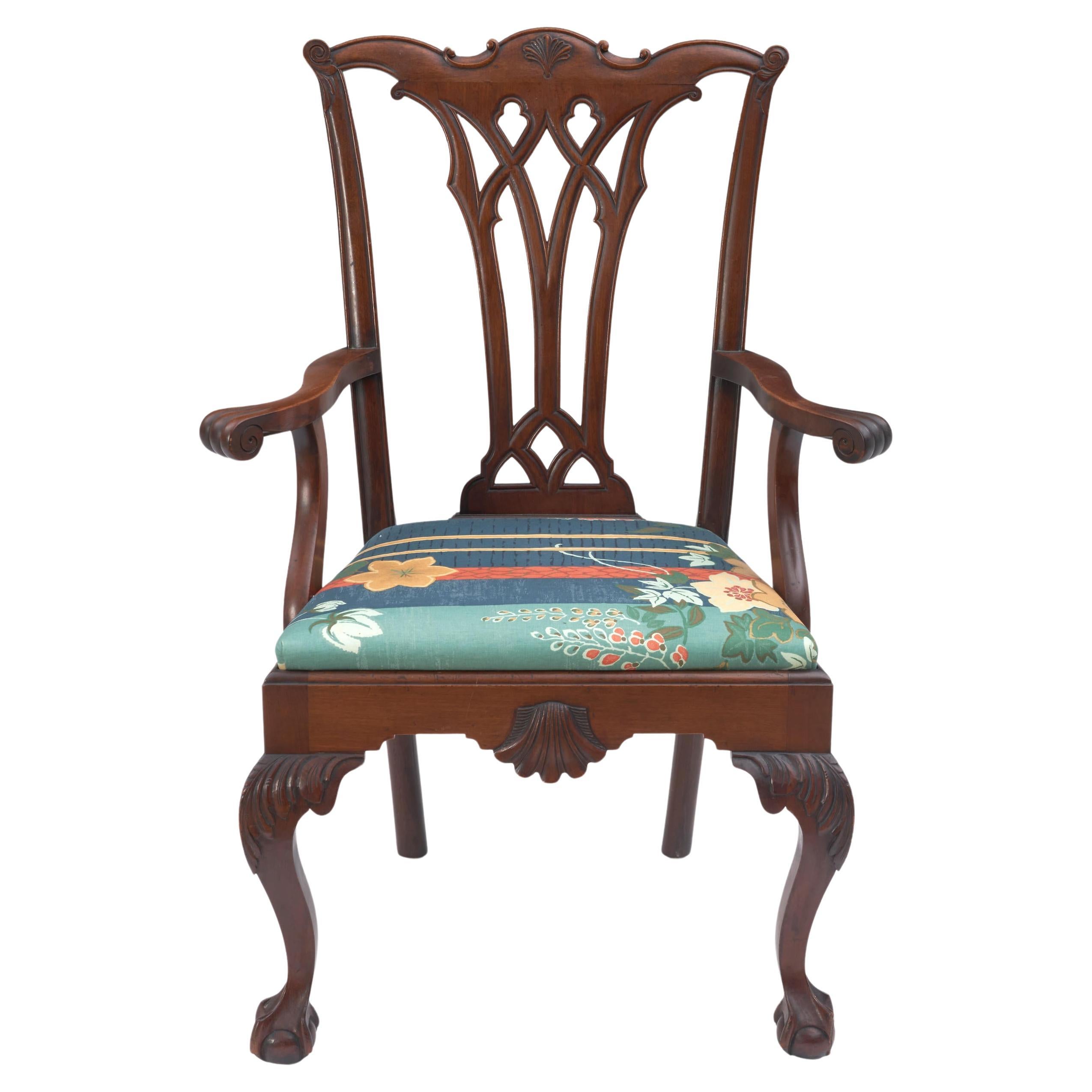 Geschnitzter Mahagoni-Sessel im Chippendale-Stil im Angebot