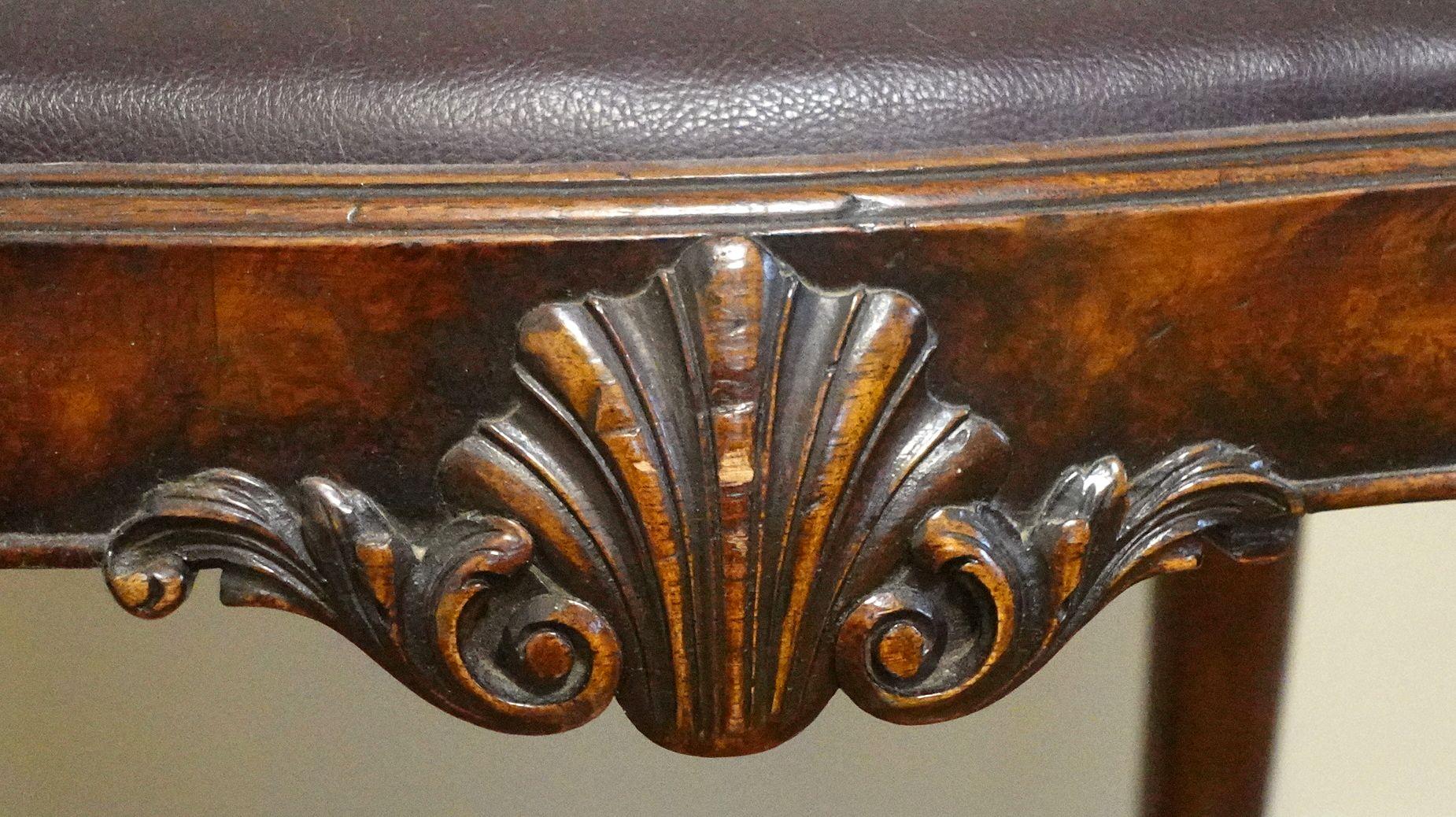 Bois Ancienne chaise d'appoint en noyer Chippendale du 18e siècle Noyer brûlé en vente