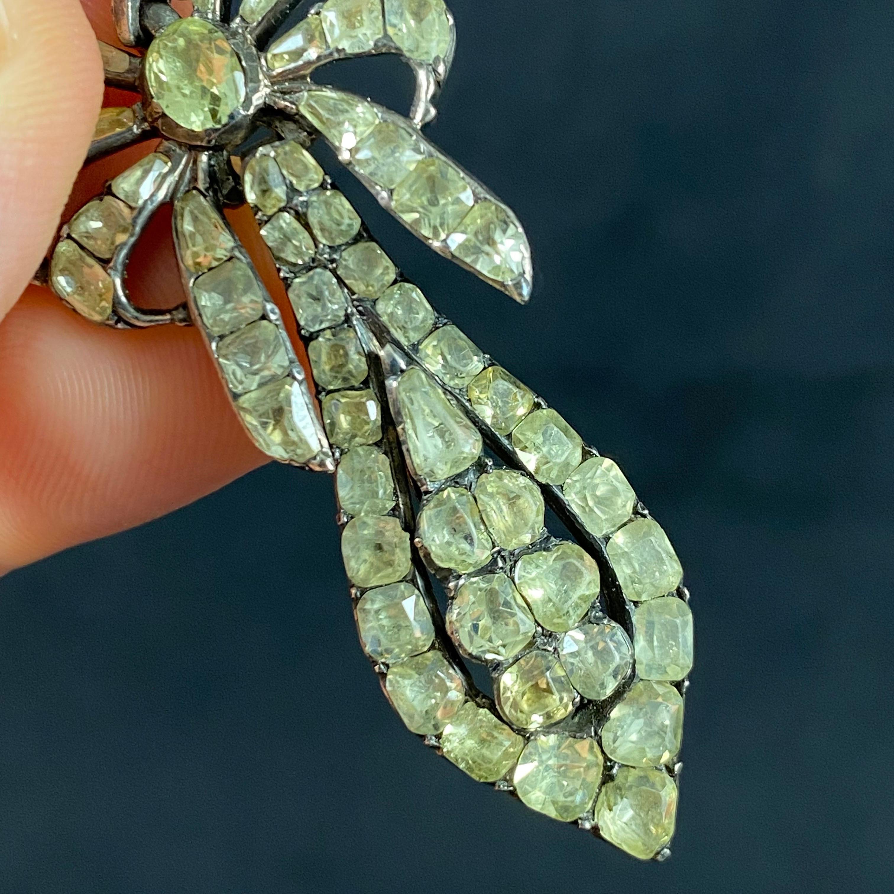 Antiquité 18ème siècle Chrysolite Chrysobéryl Pendentif Boucles d'oreilles Portugais 1770s en vente 3