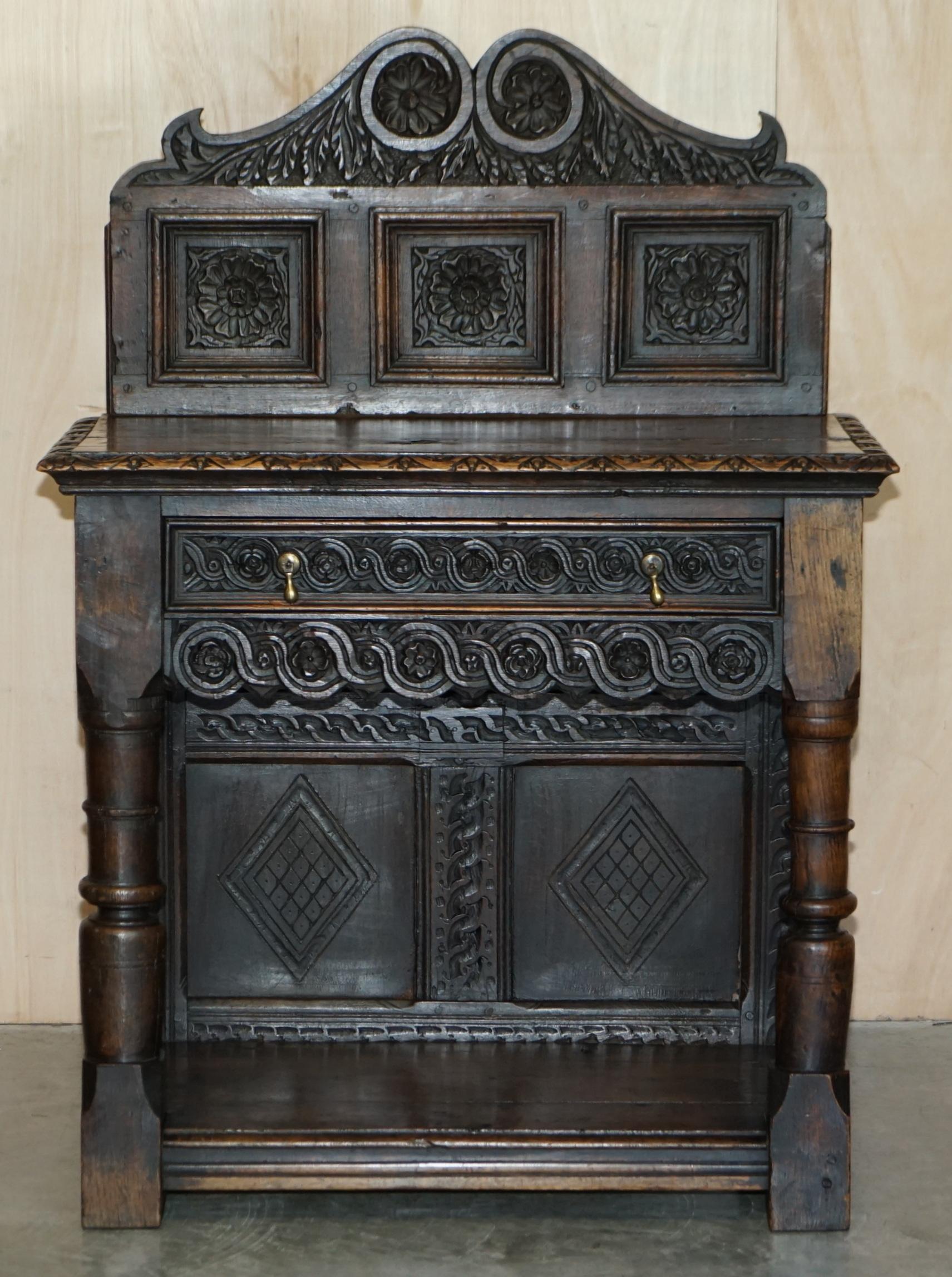 We are delighted to offer for sale this lovely 18th century circa 1720 English oak hand carved console hall table with single drawer.

A good looking well made and decorative piece made in the Jacobean / Gothic style. It has a large single drawer