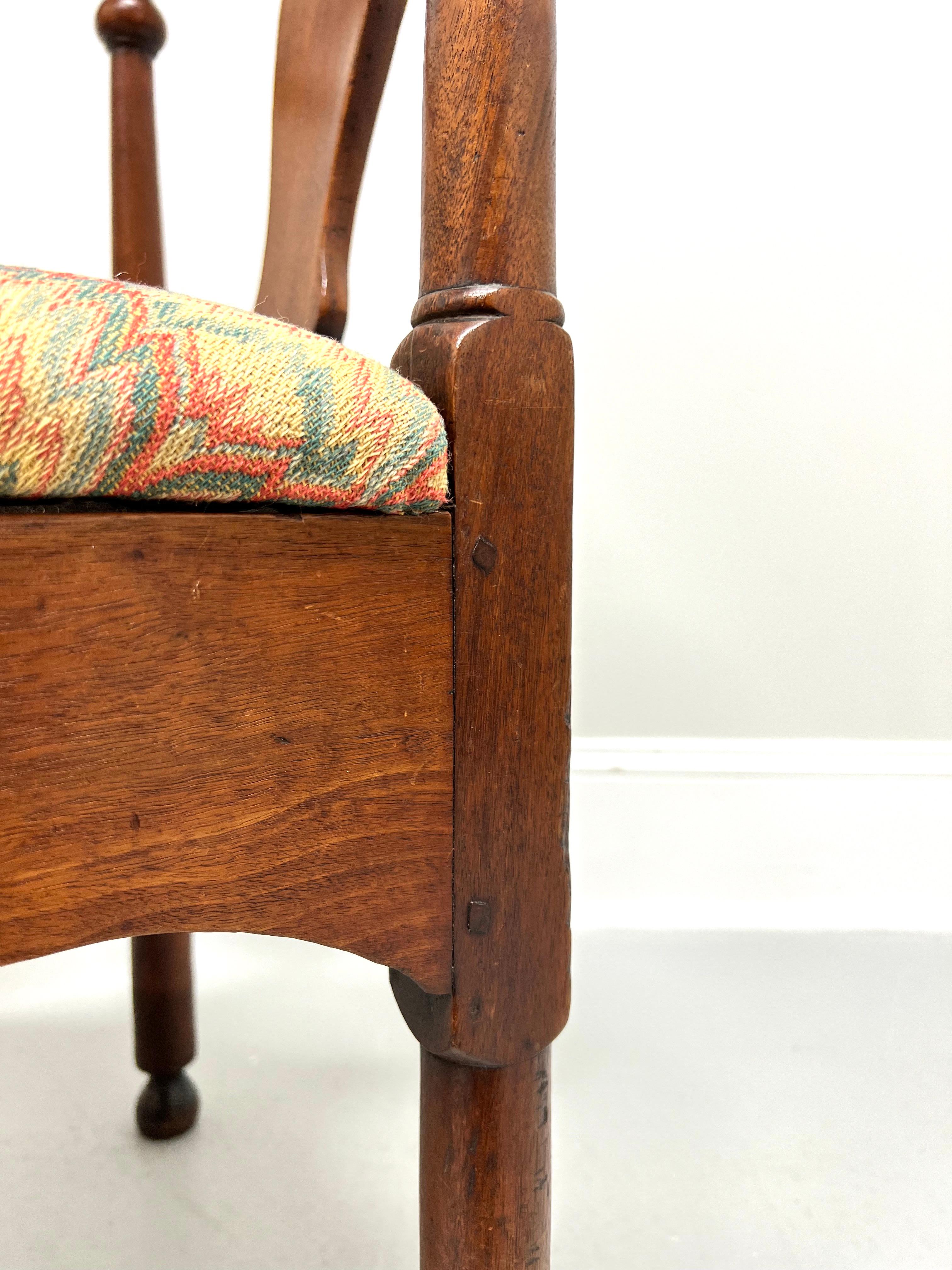 Antique 18th Century Circa 1750 American Colonial Walnut Corner Chair For Sale 7