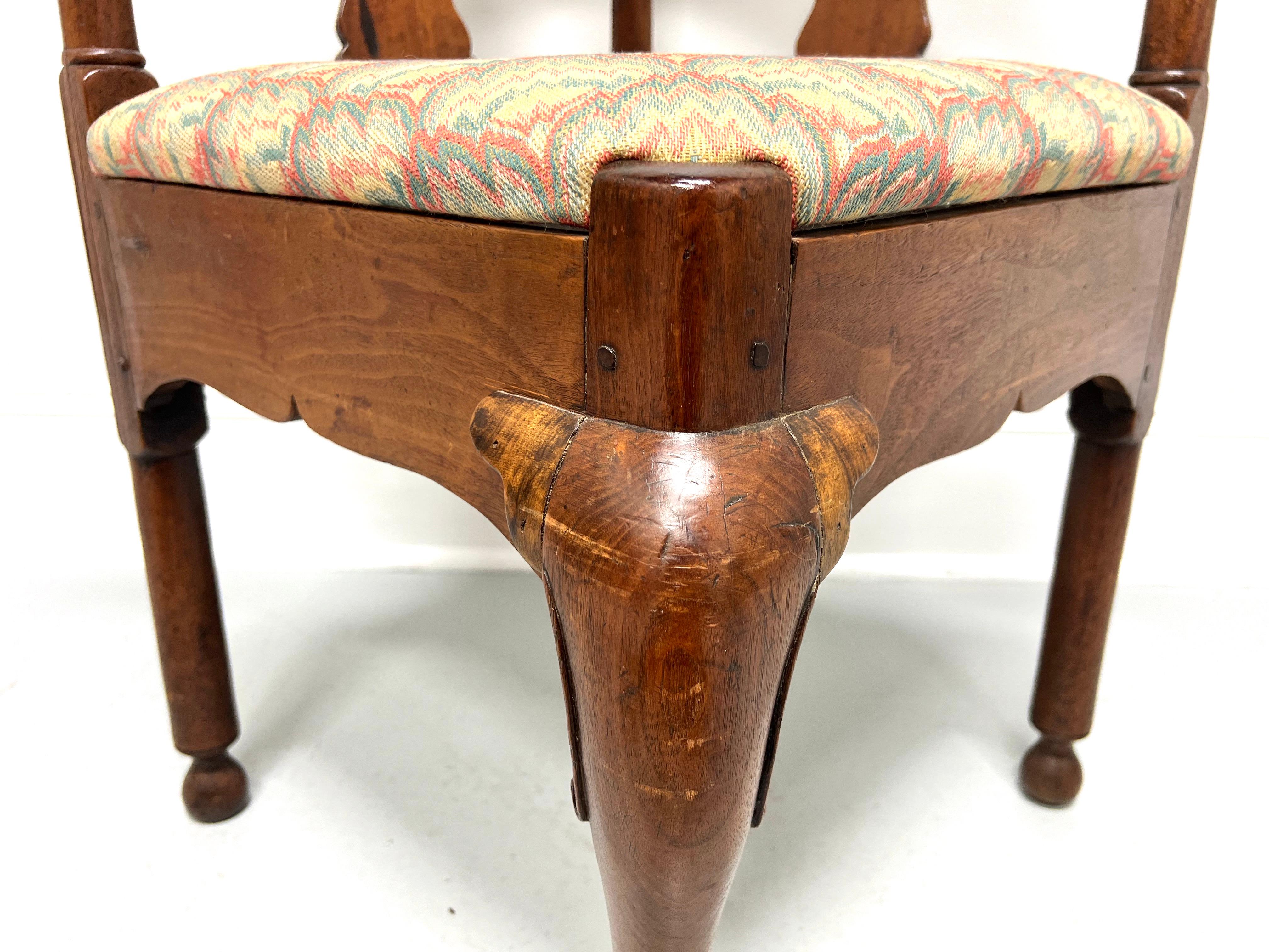 Antique 18th Century Circa 1750 American Colonial Walnut Corner Chair For Sale 8