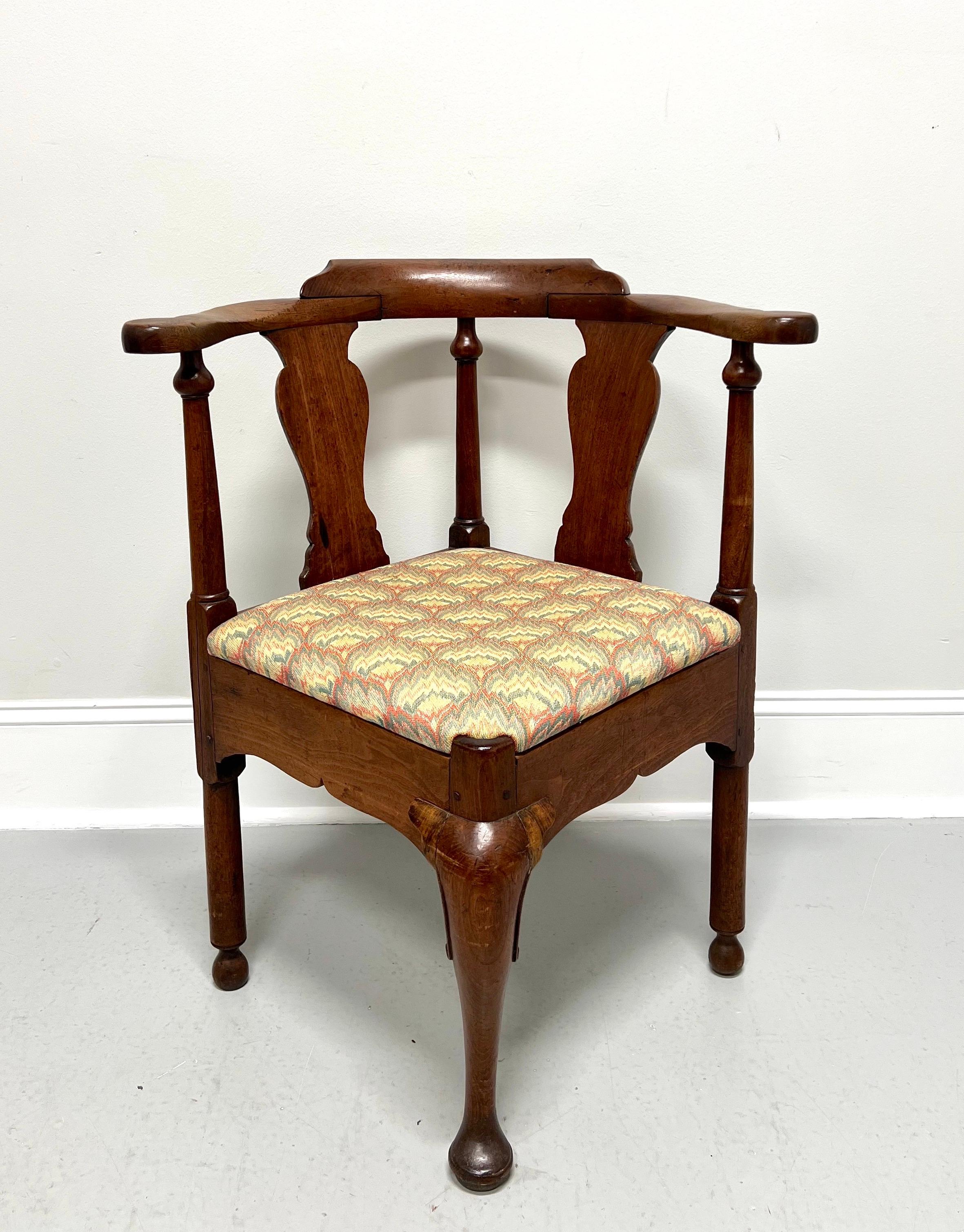 Antique 18th Century Circa 1750 American Colonial Walnut Corner Chair For Sale 12