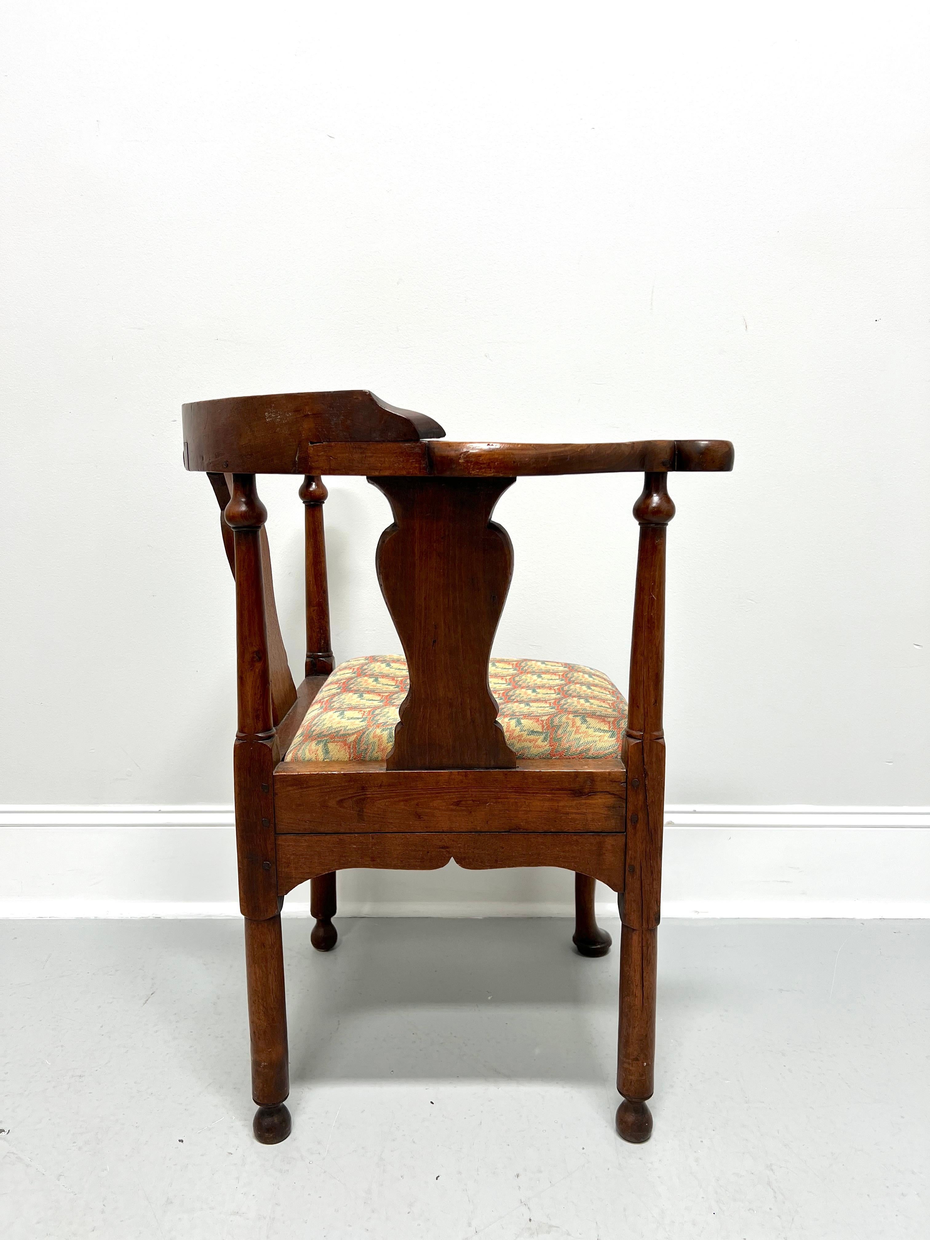 Antique 18th Century Circa 1750 American Colonial Walnut Corner Chair For Sale 1