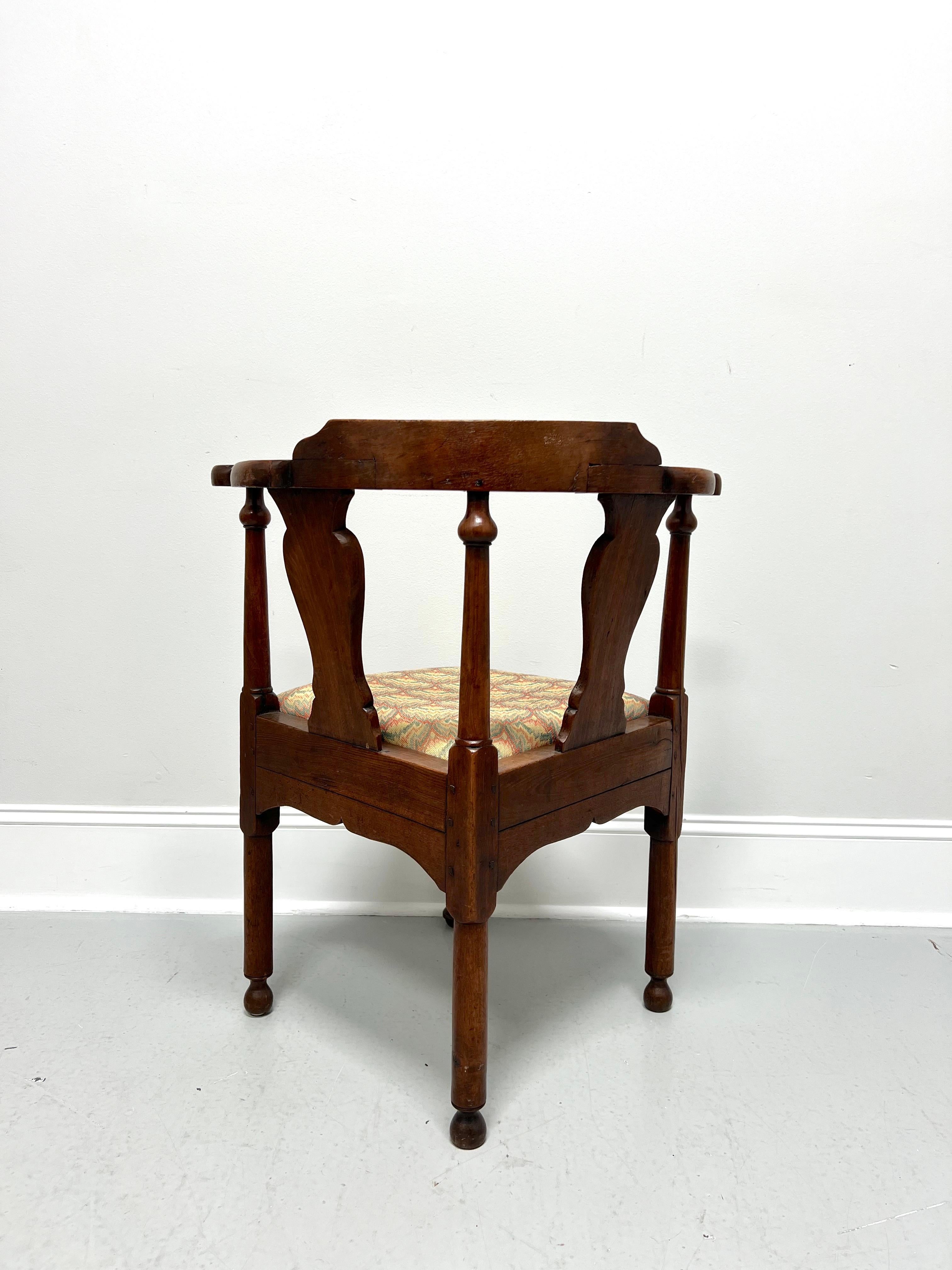 Antique 18th Century Circa 1750 American Colonial Walnut Corner Chair For Sale 2
