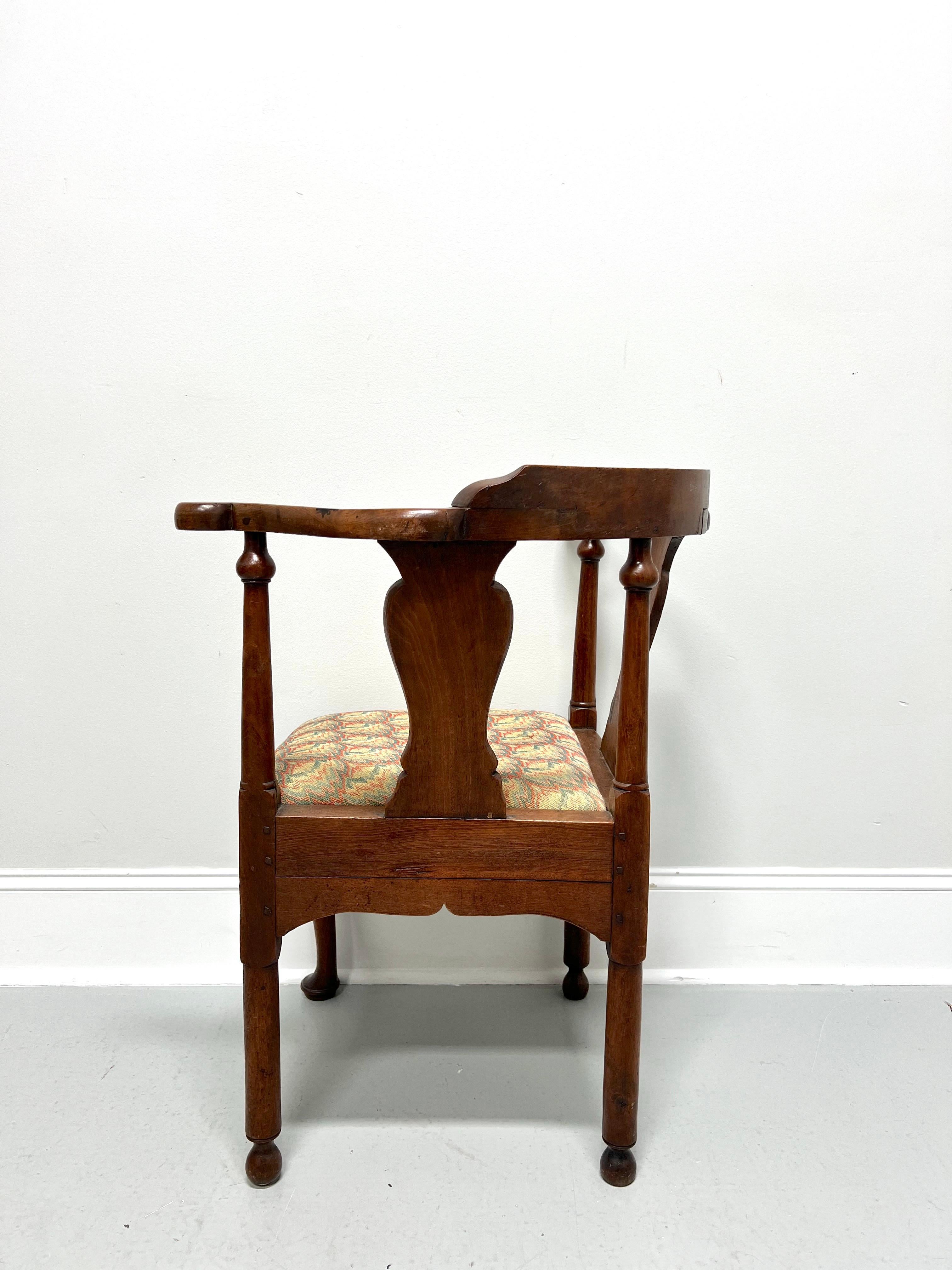 Antique 18th Century Circa 1750 American Colonial Walnut Corner Chair For Sale 3
