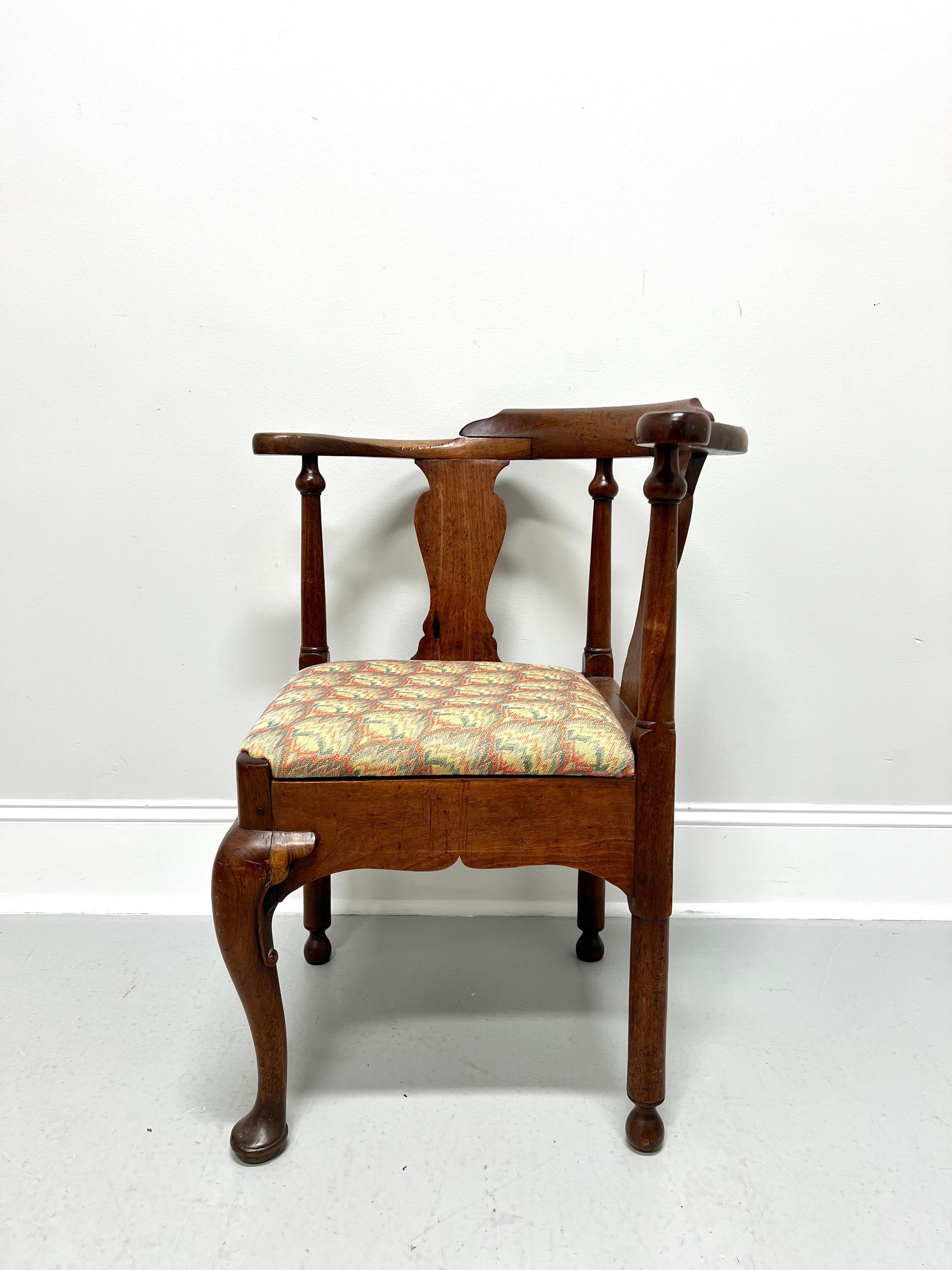 Antique 18th Century Circa 1750 American Colonial Walnut Corner Chair For Sale 4