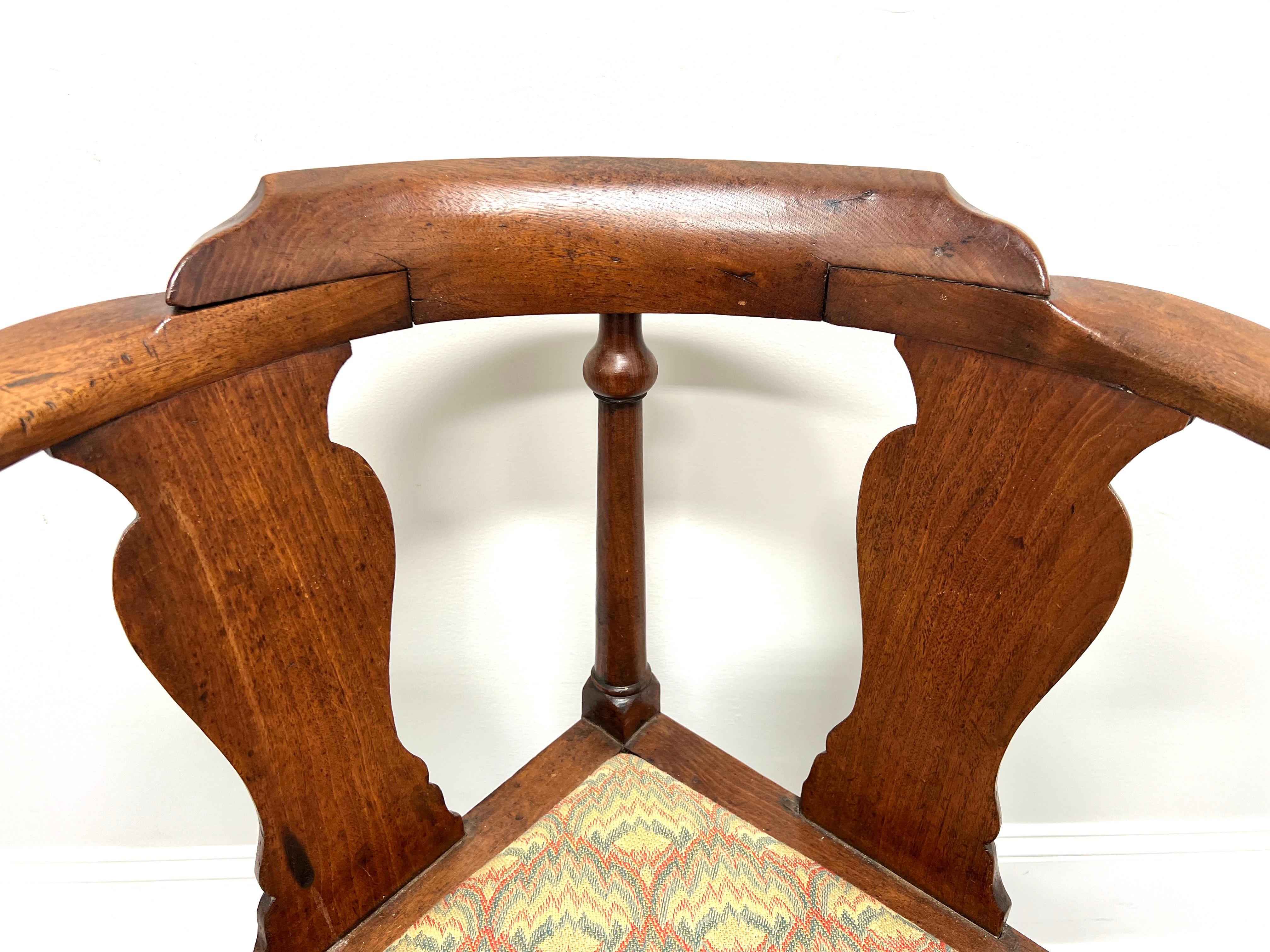 Antique 18th Century Circa 1750 American Colonial Walnut Corner Chair For Sale 5